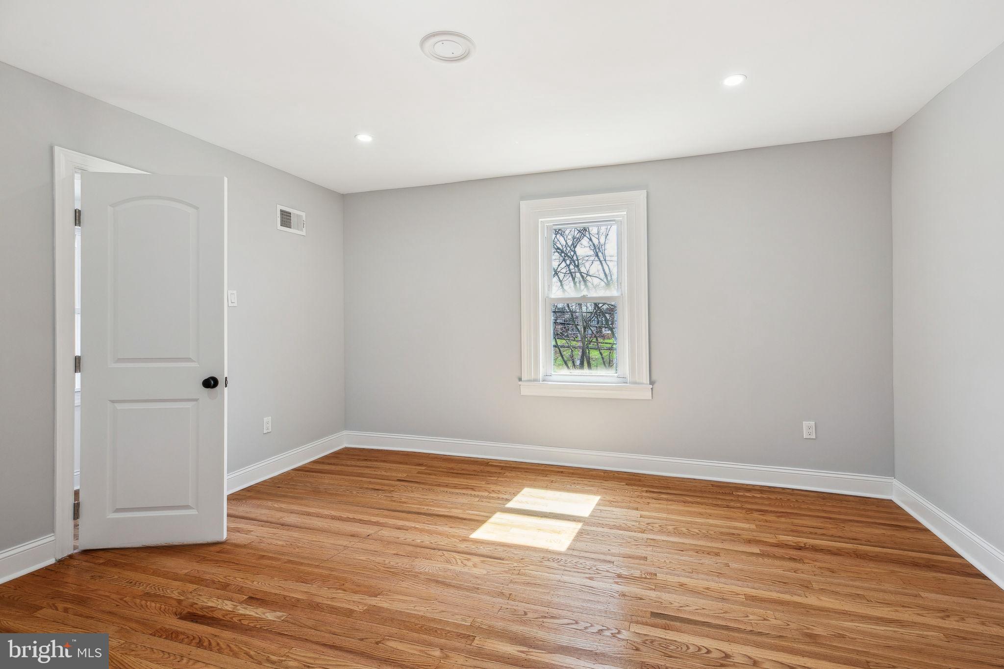 LANDSDOWNE STATION - Residential