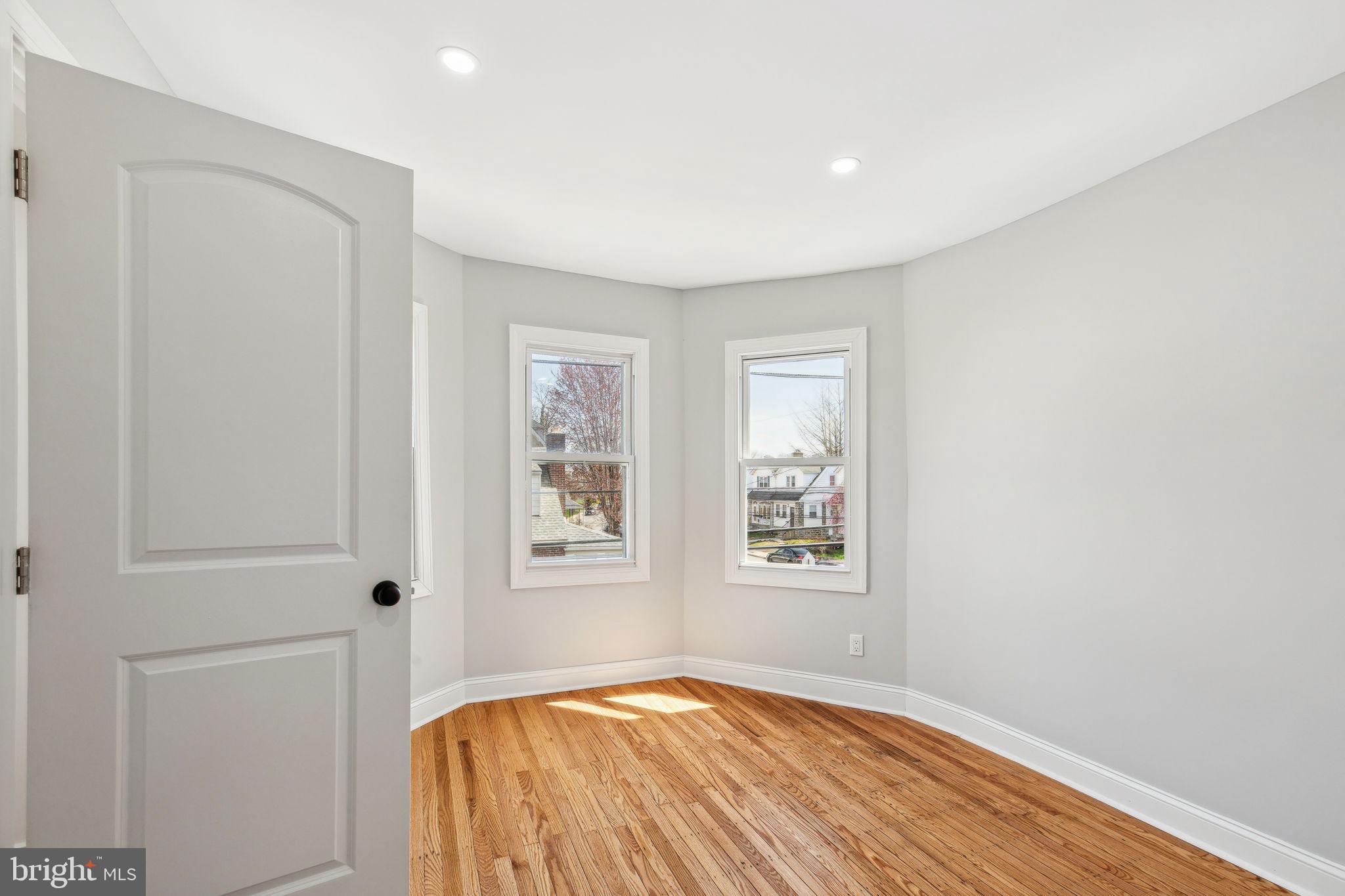 LANDSDOWNE STATION - Residential