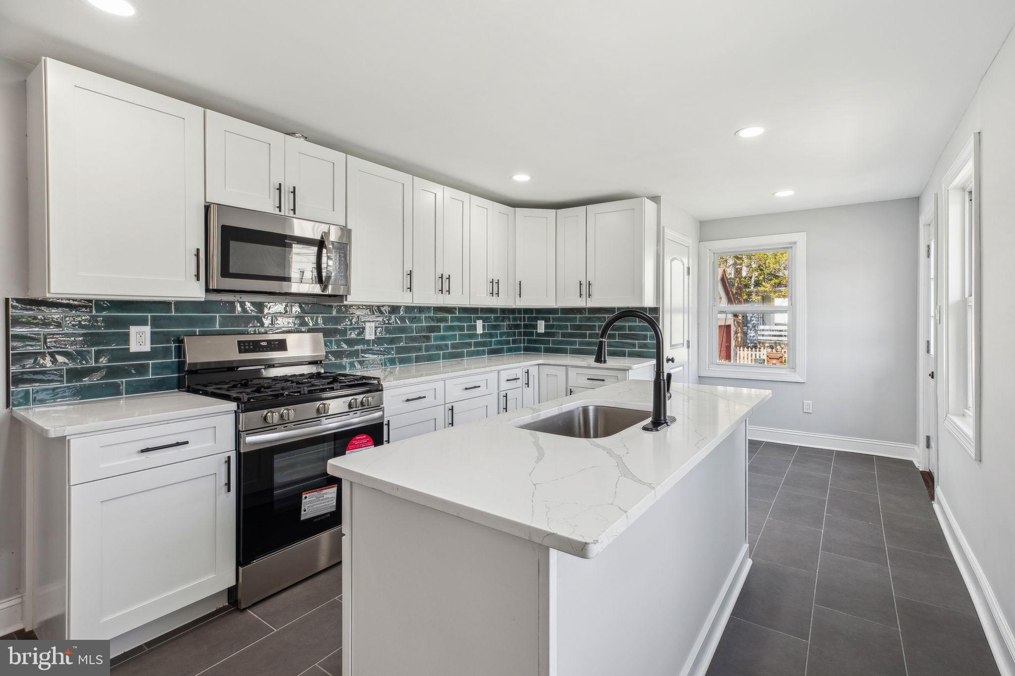 LANDSDOWNE STATION - Residential