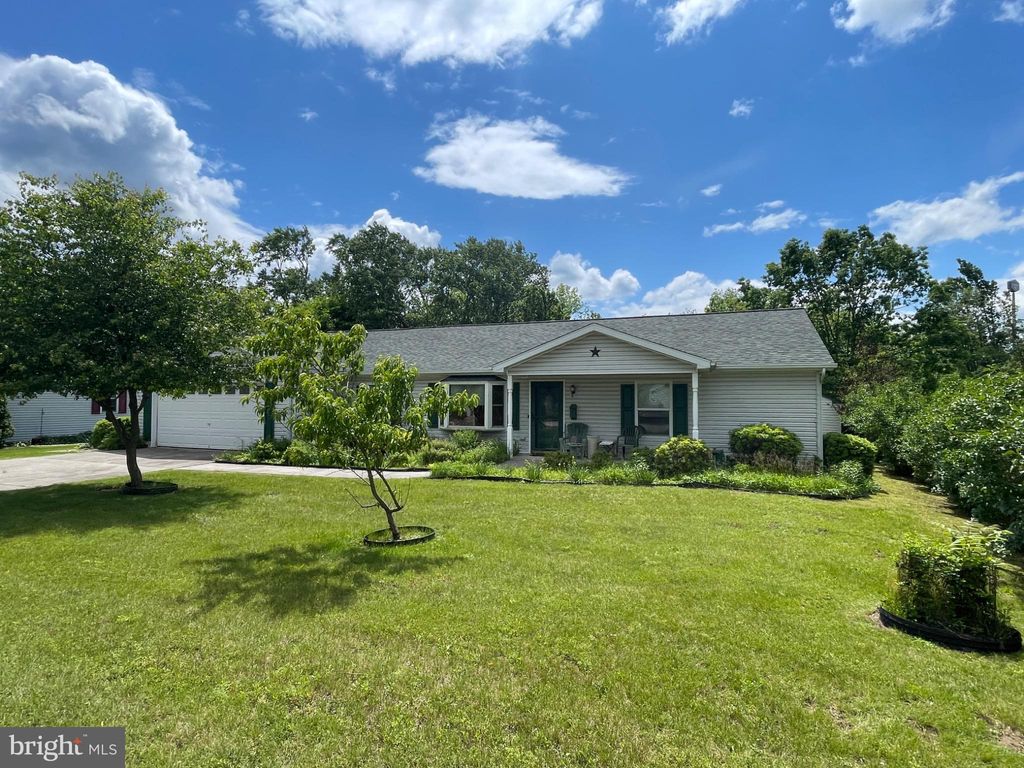 Photo of 848 Trestle Court, PINE GROVE, PA 17963 (MLS # PASK2023886)