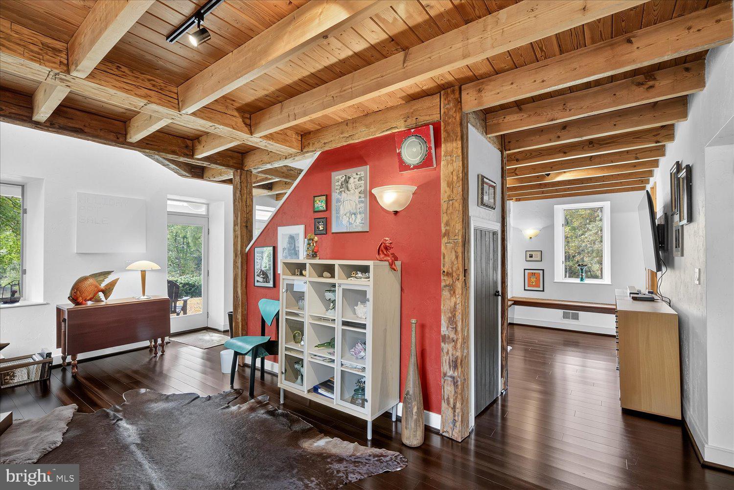 464 LOCUST LANE