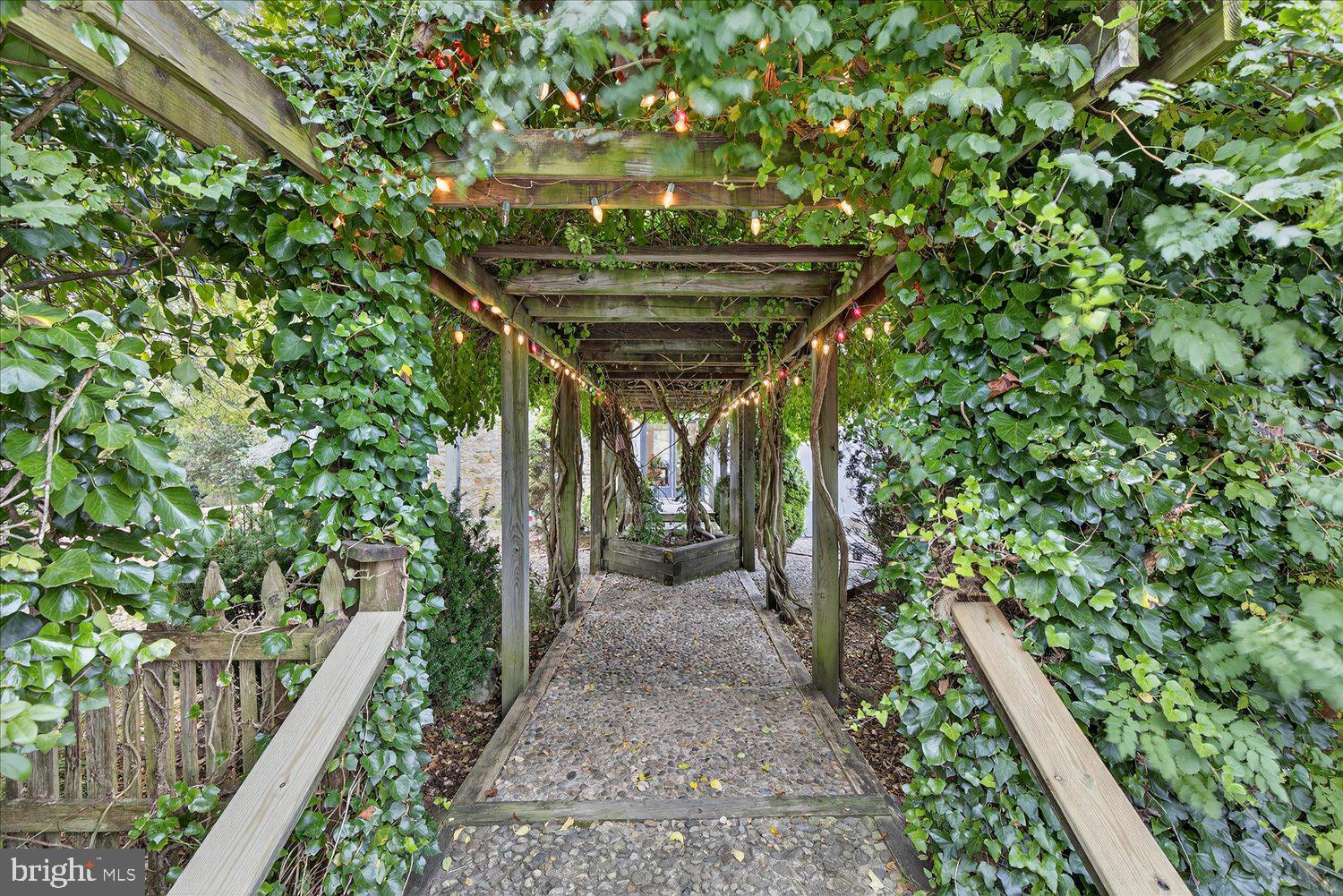 464 LOCUST LANE