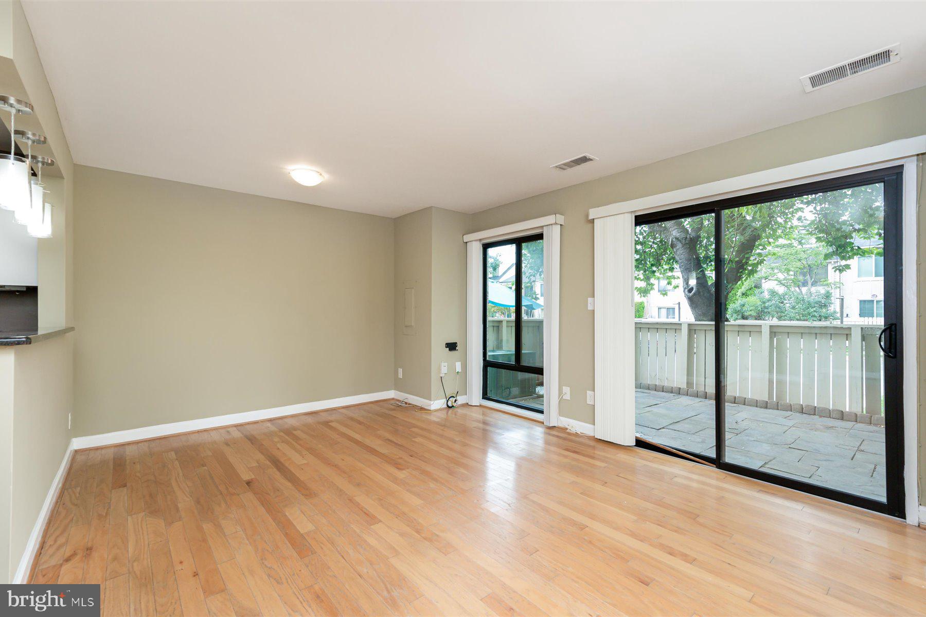 CLUBSIDE - Residential