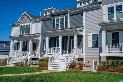 Townhouse For Sale - 528 Trailside Dr Dr<br/> Albemarle County, CHARLOTTESVILLE, VA 22911