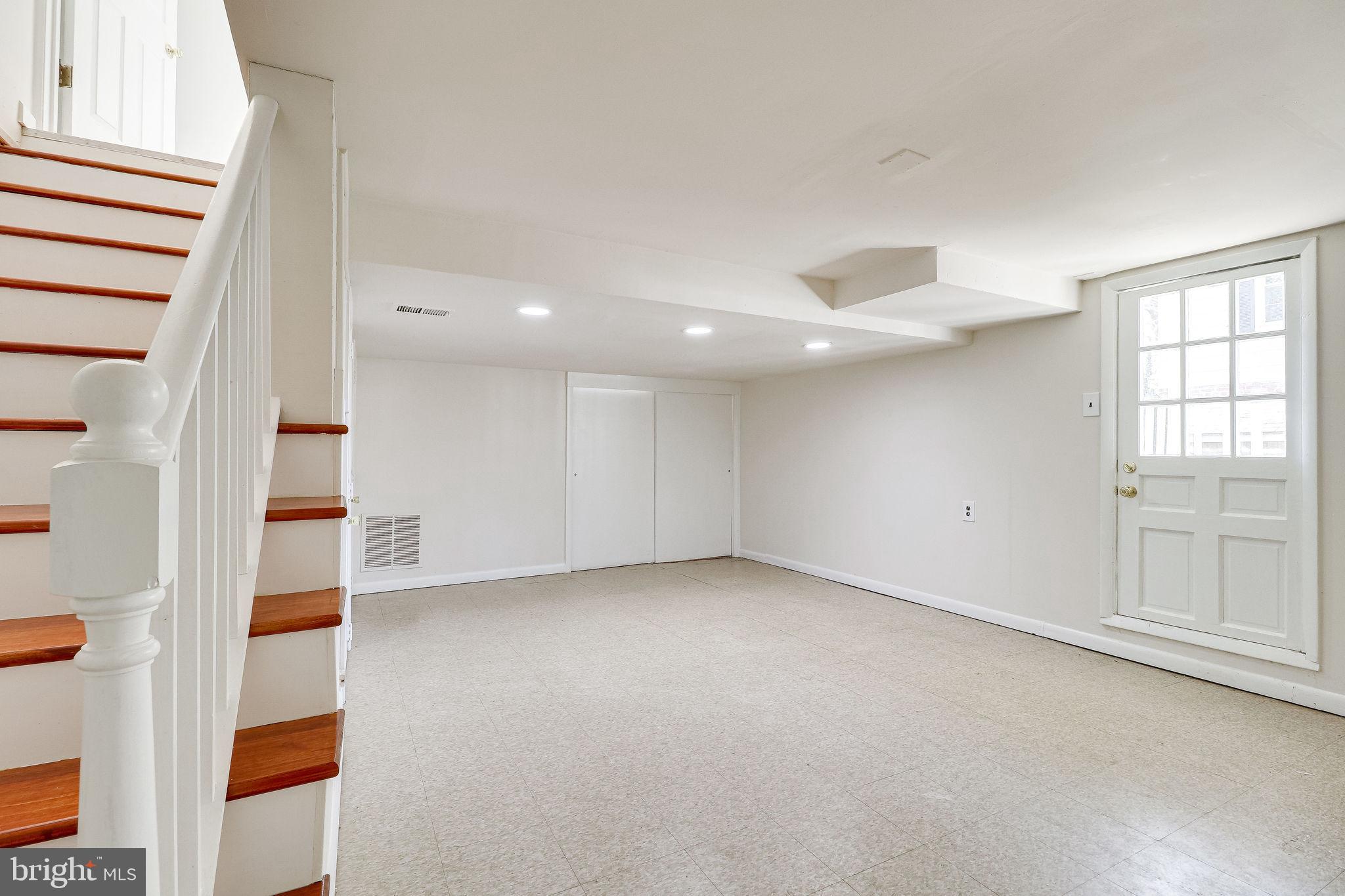 JEFFERSON MANOR - Residential