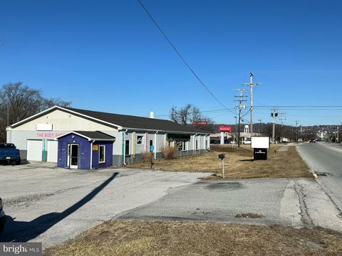 Photo of 50 N Northern Way, YORK, PA 17402 (MLS # PAYK2096928)