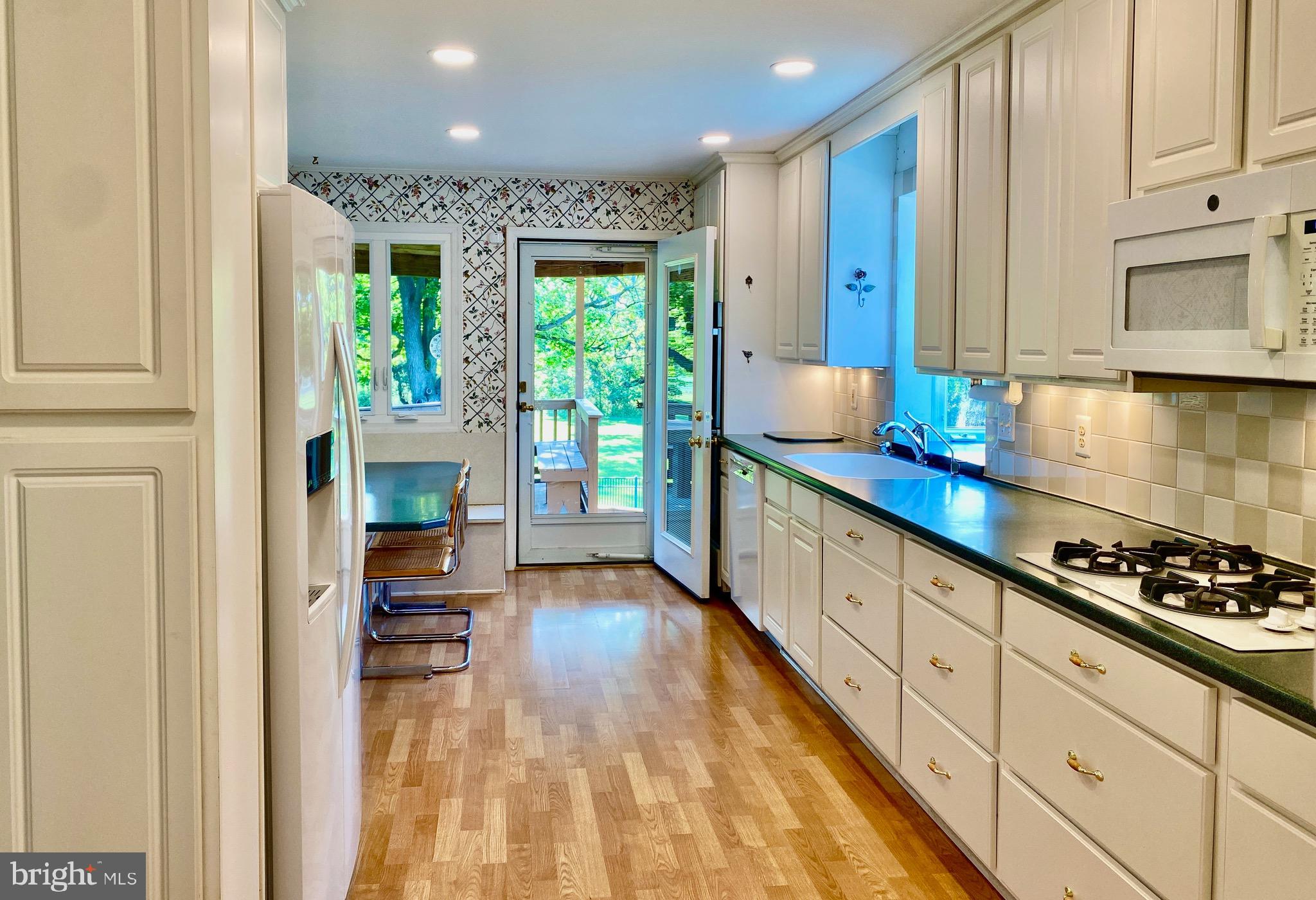 1601 MARY ELLEN COURT
