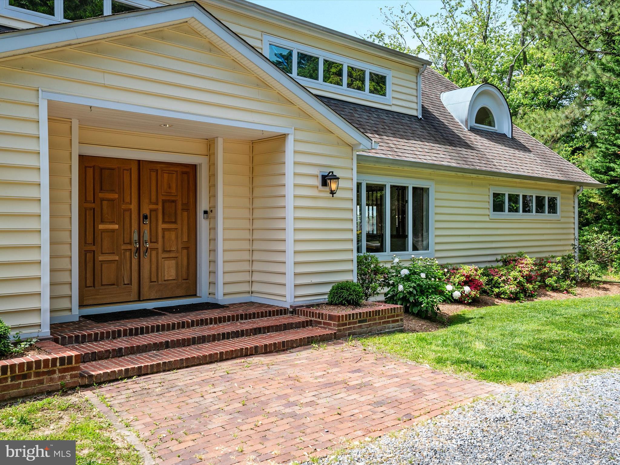 1601 CLIFF DRIVE