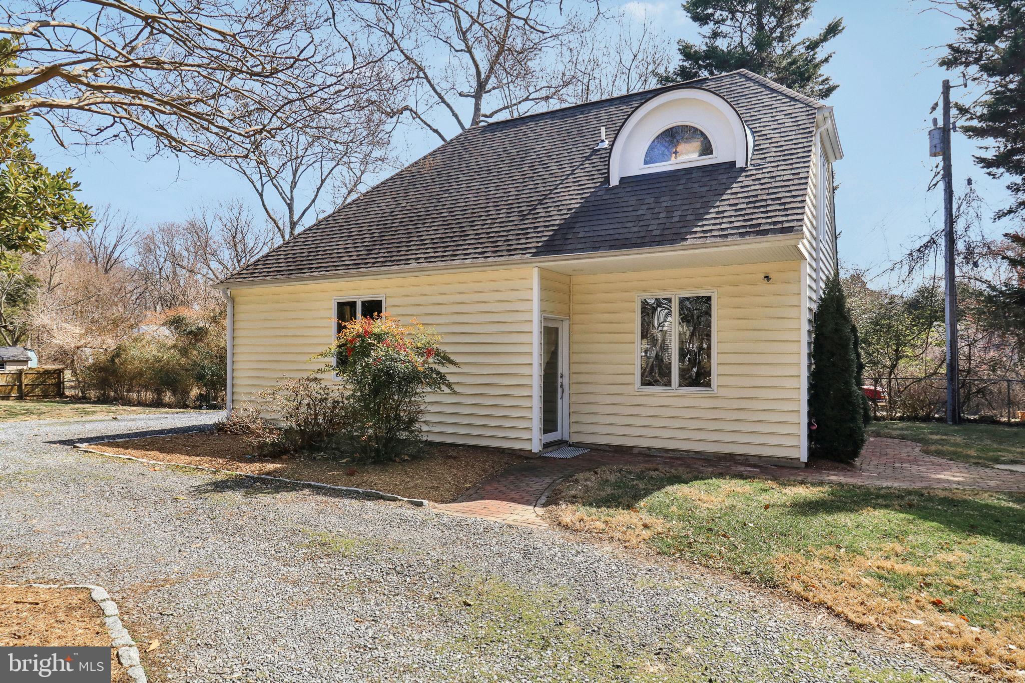 1601 CLIFF DRIVE