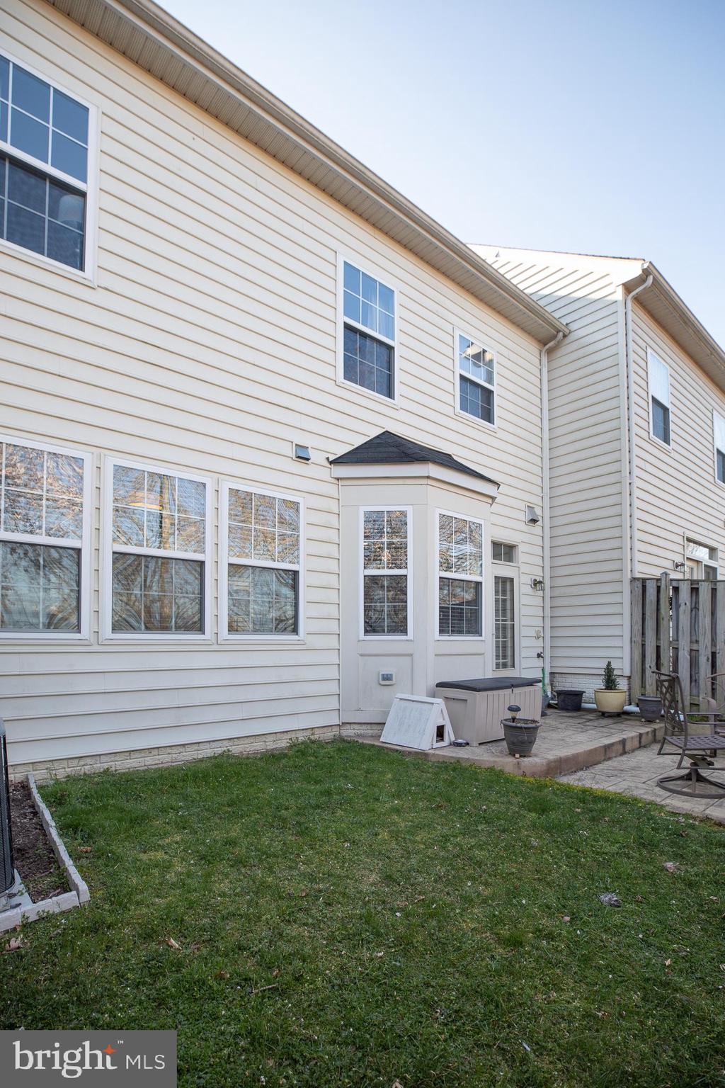 WAKELAND MANOR - Residential Lease