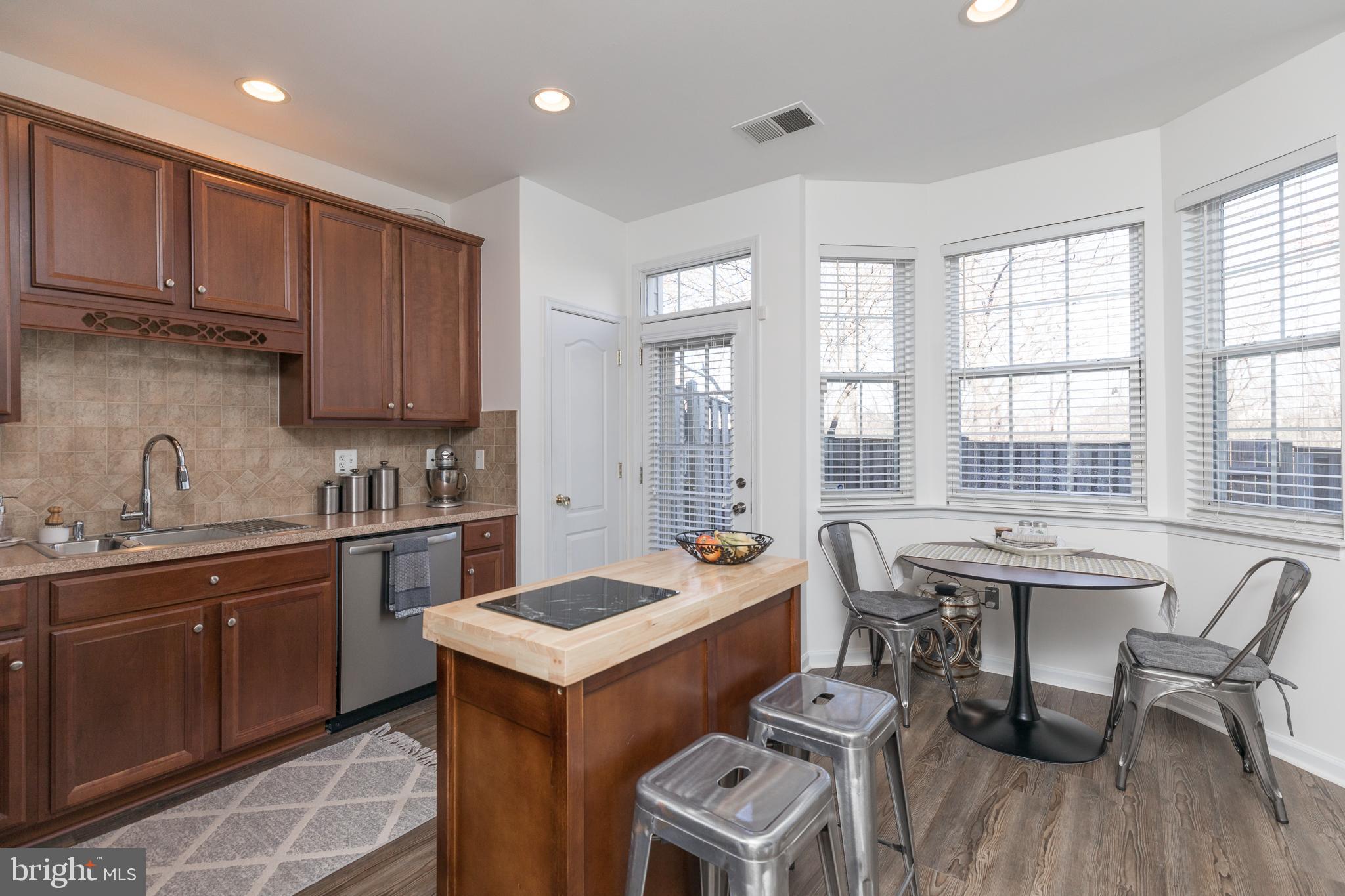 WAKELAND MANOR - Residential Lease