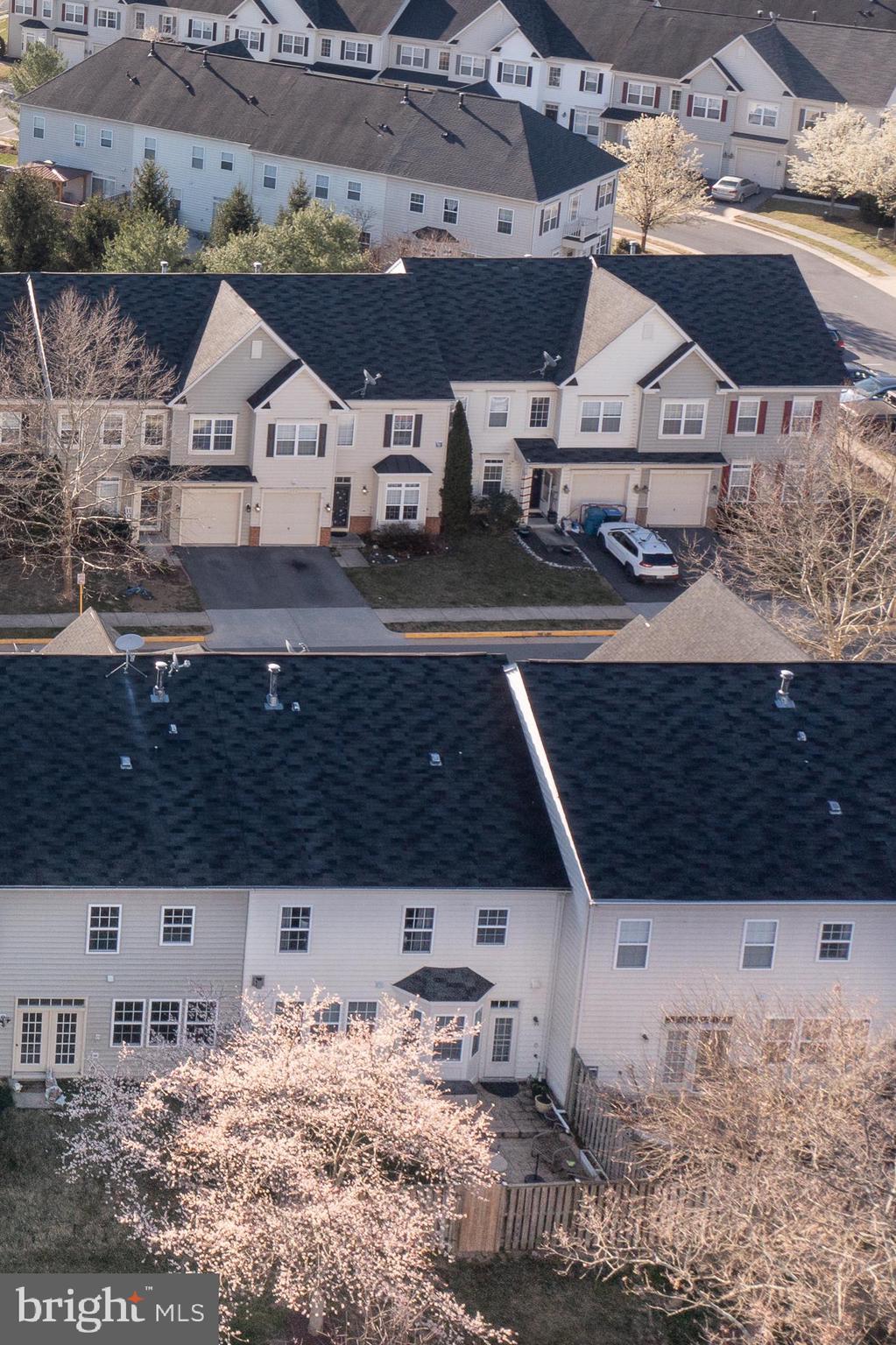 WAKELAND MANOR - Residential Lease