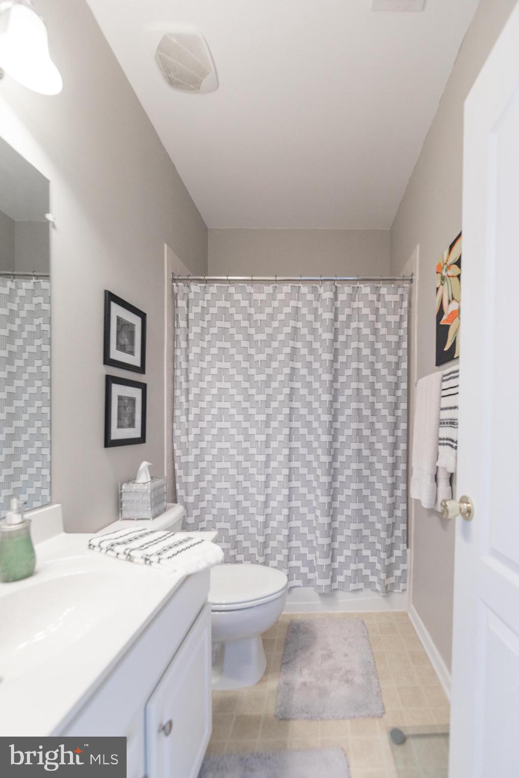 WAKELAND MANOR - Residential Lease