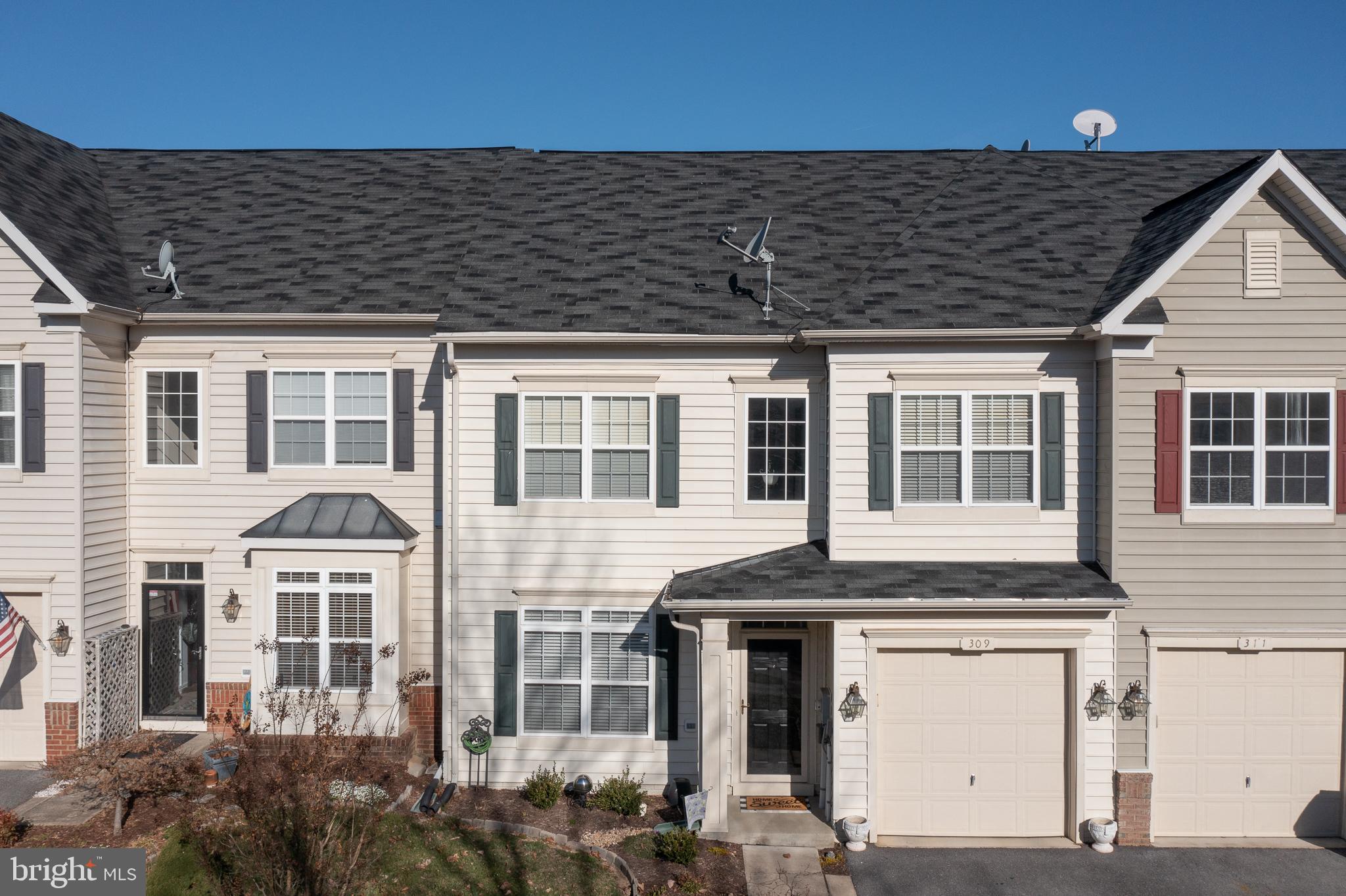 WAKELAND MANOR - Residential Lease