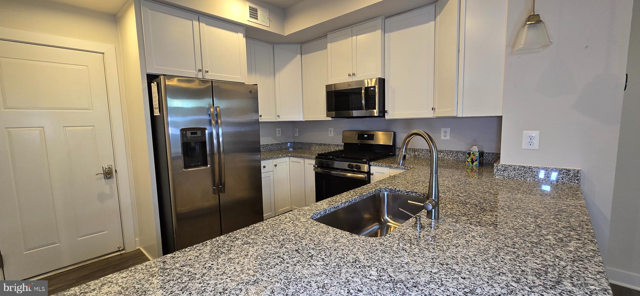 OAKDALE VILLAGE - Residential Lease