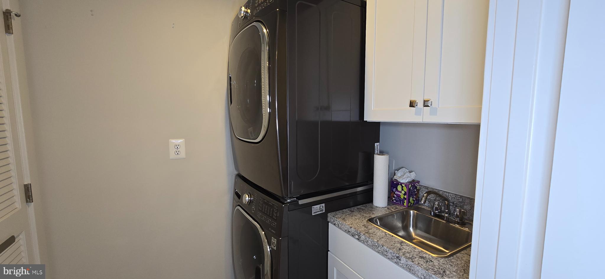 OAKDALE VILLAGE - Residential Lease