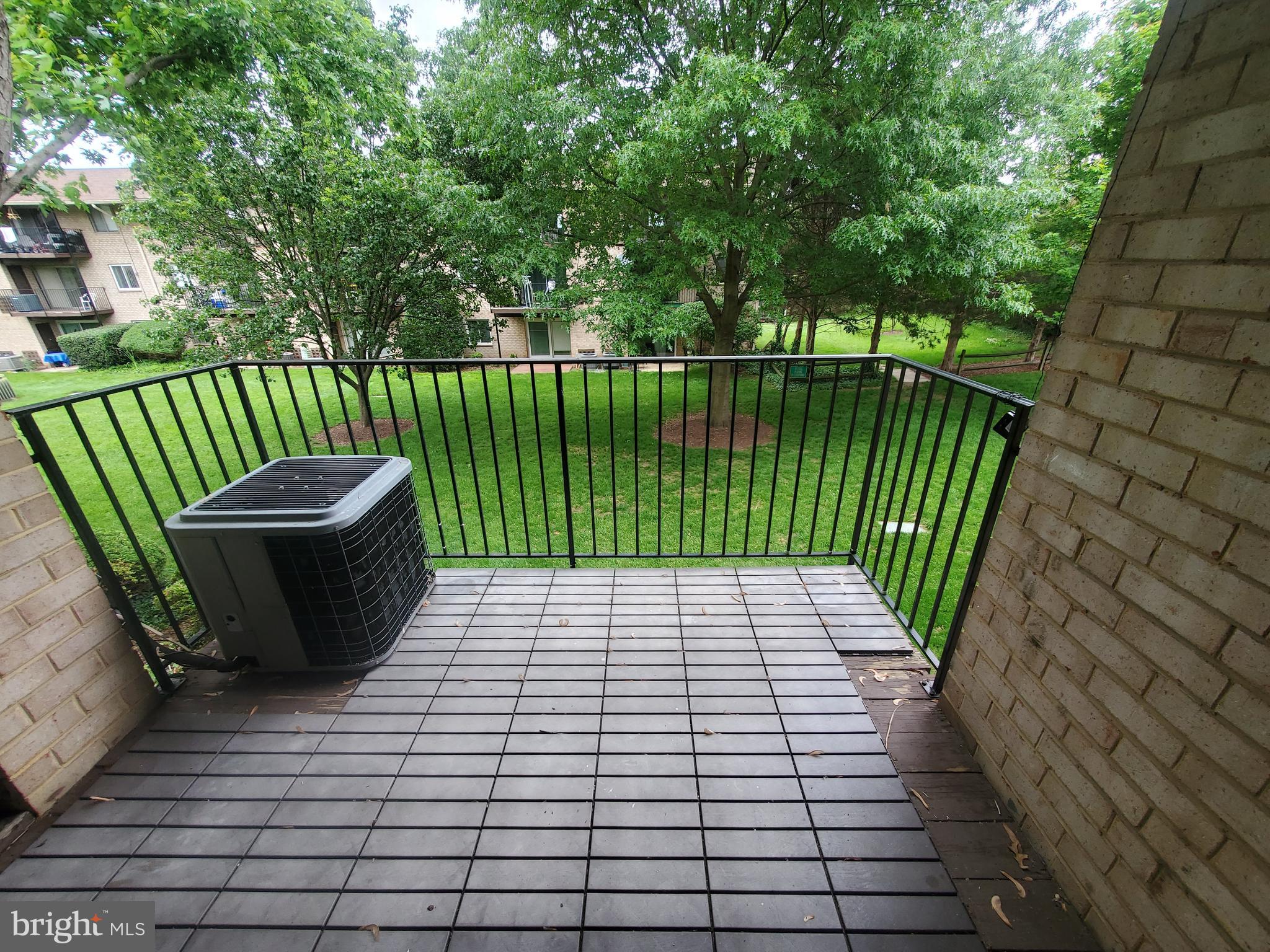 HERITAGE KNOLL - Residential Lease