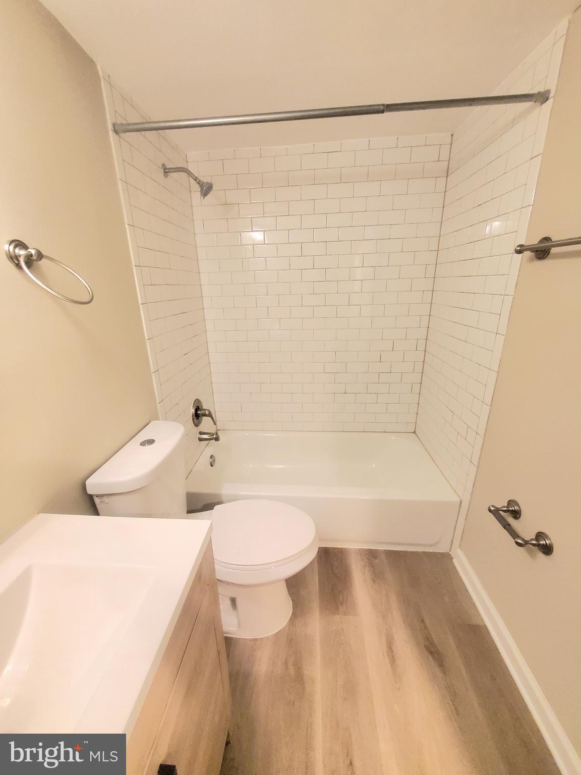 HERITAGE KNOLL - Residential Lease