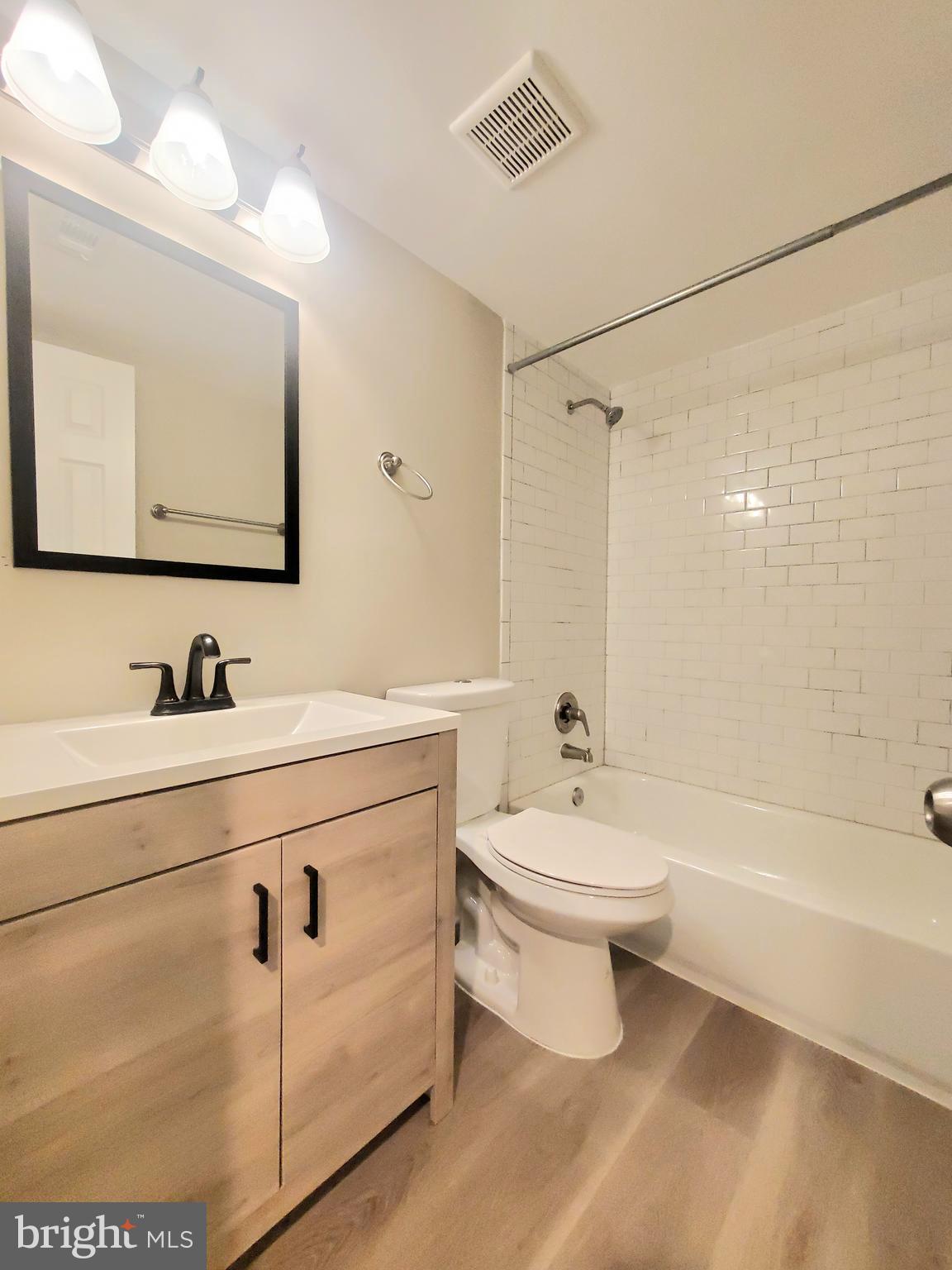 HERITAGE KNOLL - Residential Lease