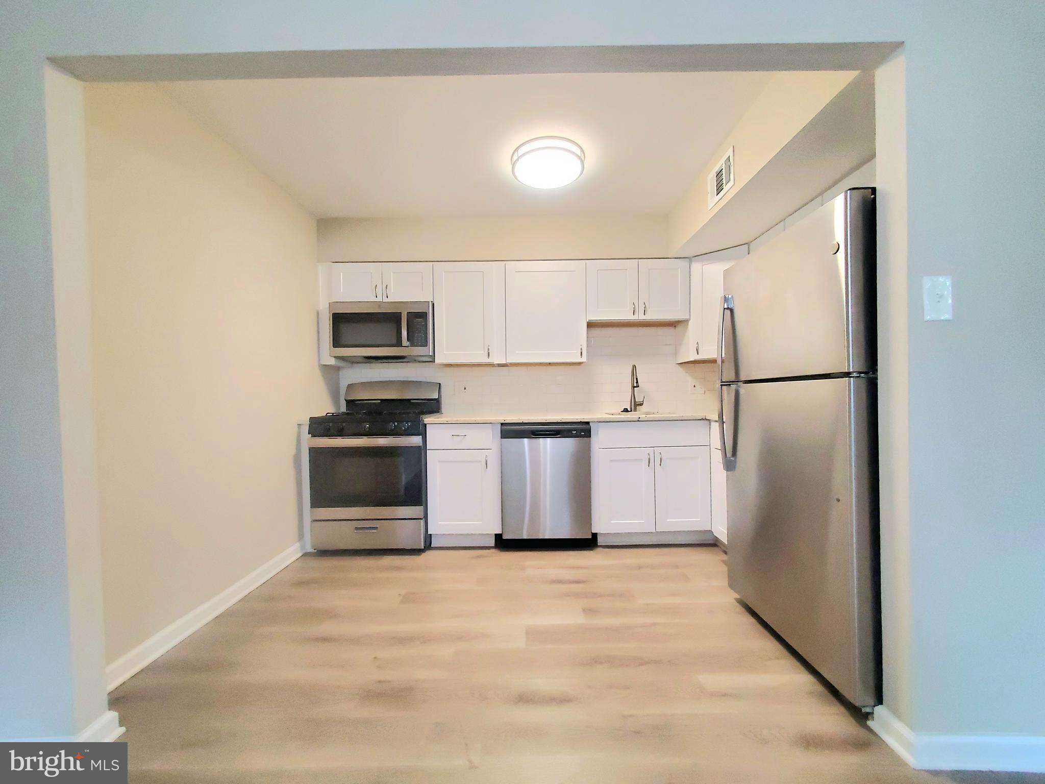 HERITAGE KNOLL - Residential Lease