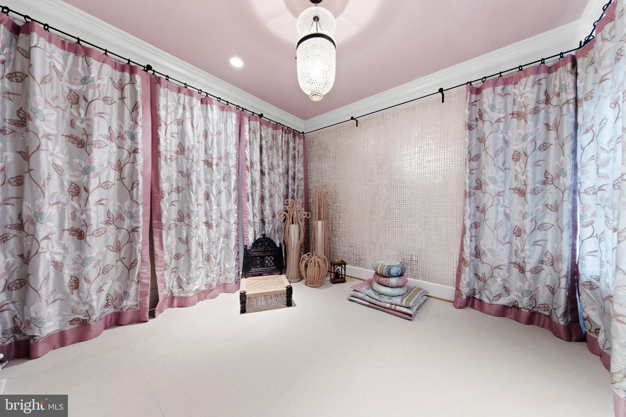 POTOMAC OUTSIDE - Residential