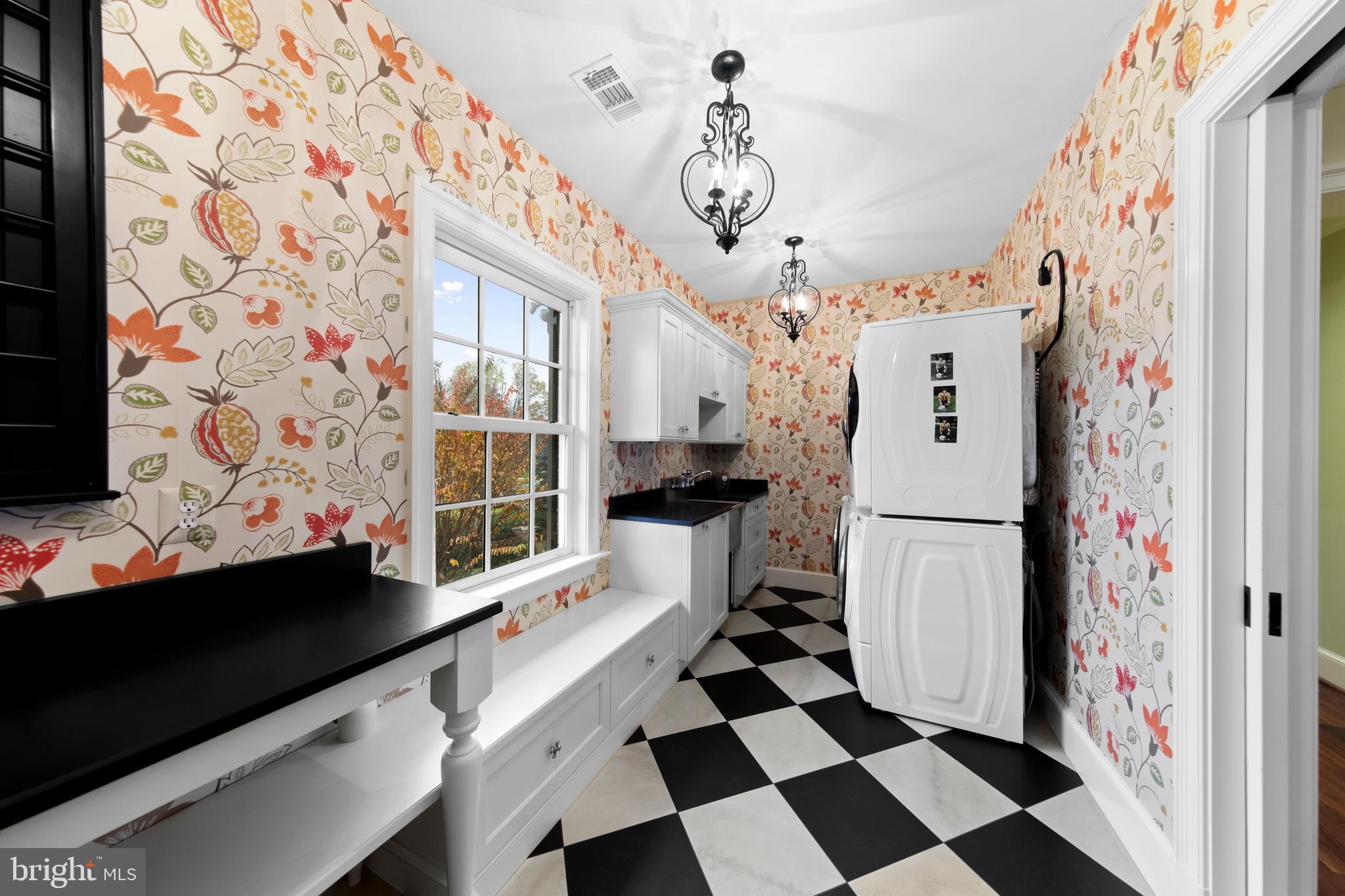 POTOMAC OUTSIDE - Residential