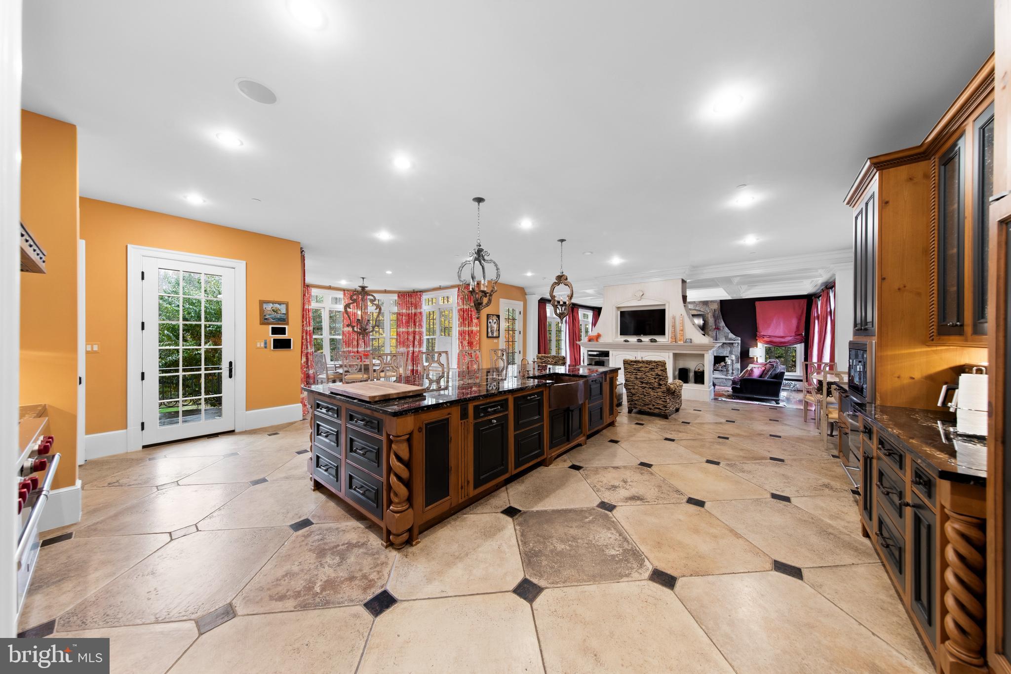 POTOMAC OUTSIDE - Residential