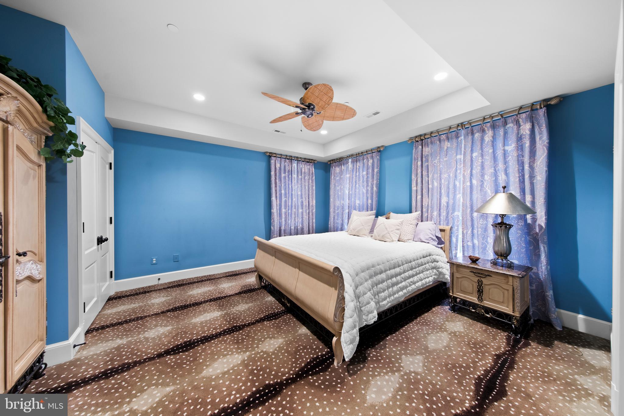 POTOMAC OUTSIDE - Residential