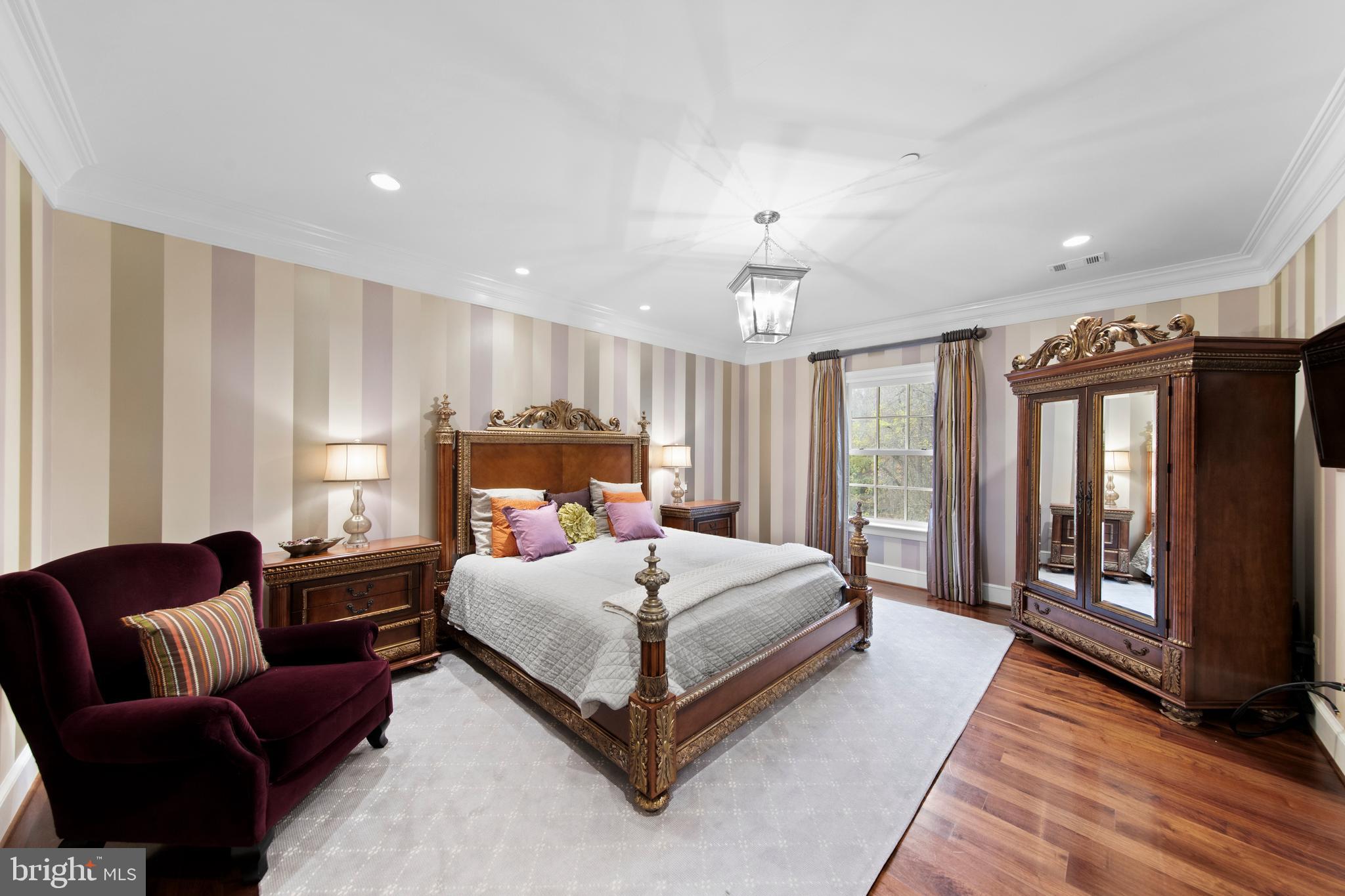 POTOMAC OUTSIDE - Residential