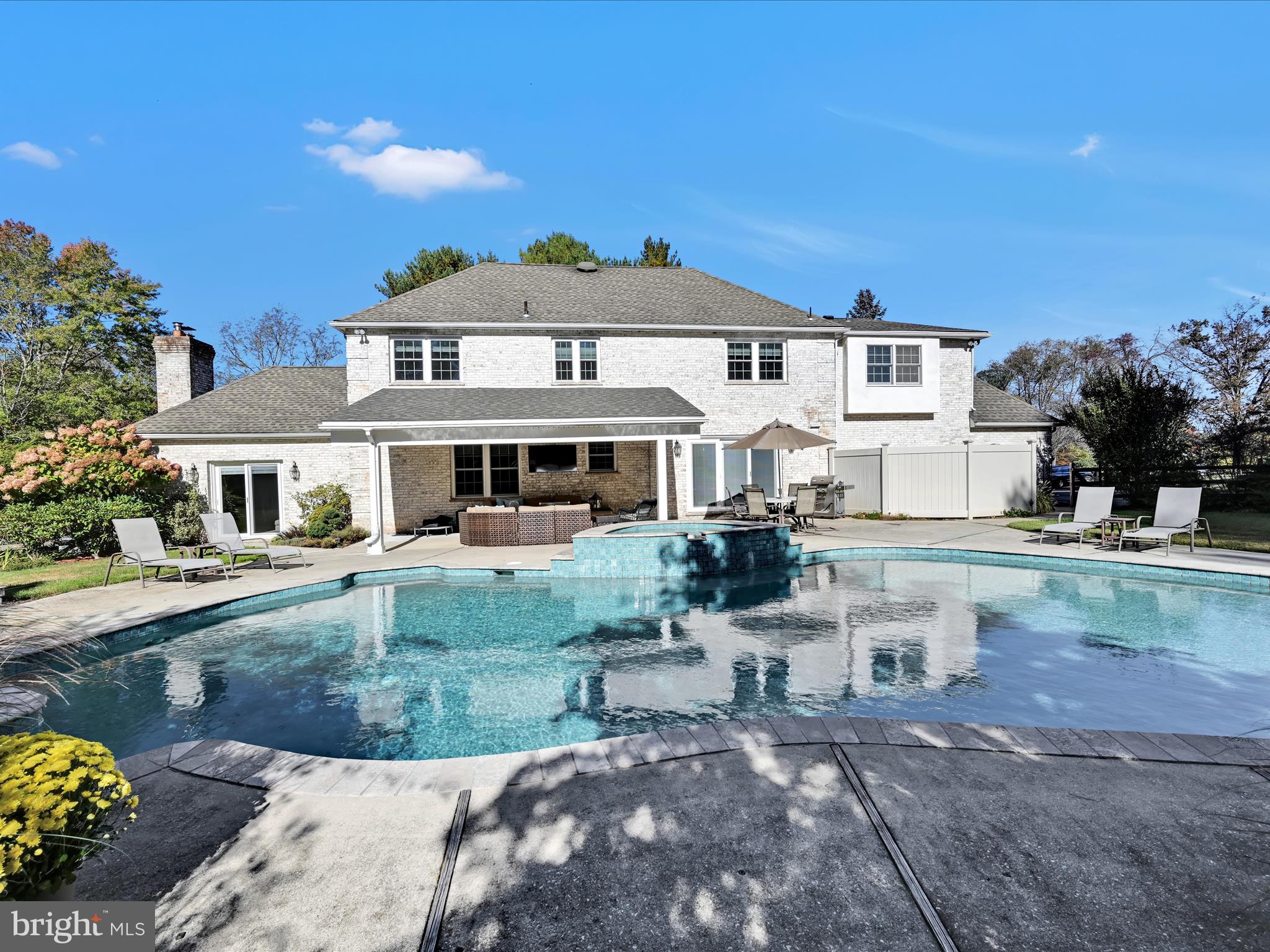 OKEHOCKING HILLS - Residential