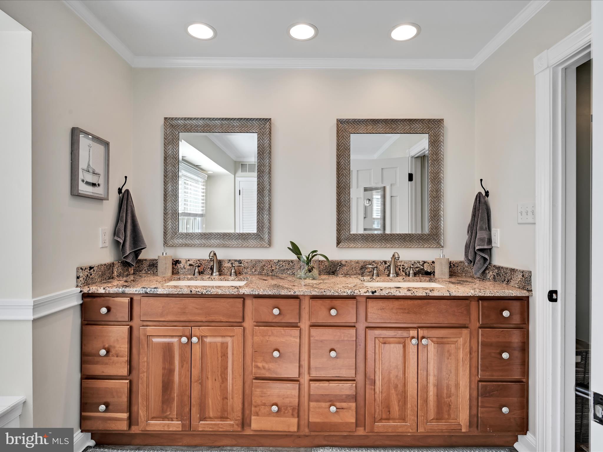 OKEHOCKING HILLS - Residential