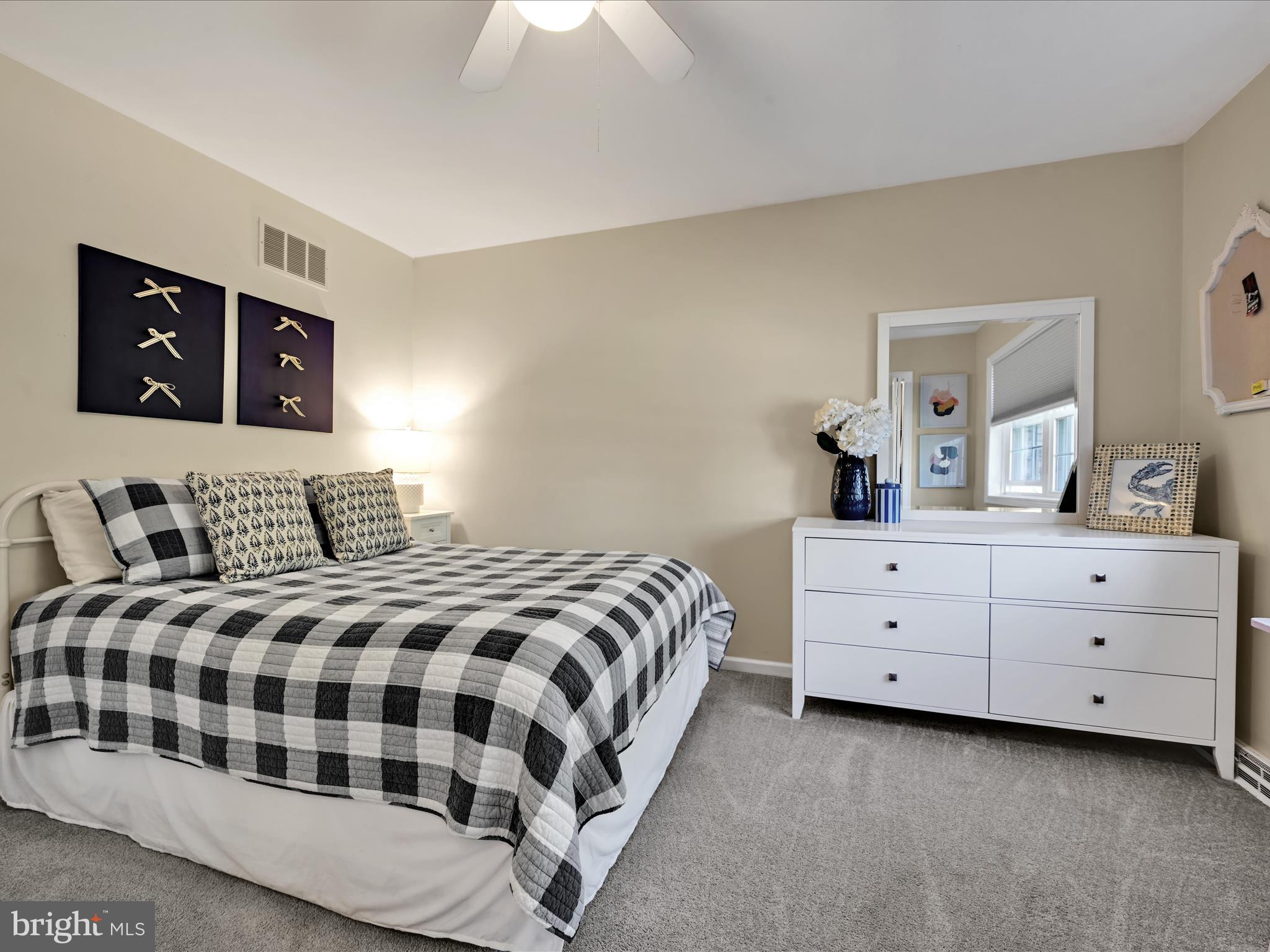 OKEHOCKING HILLS - Residential