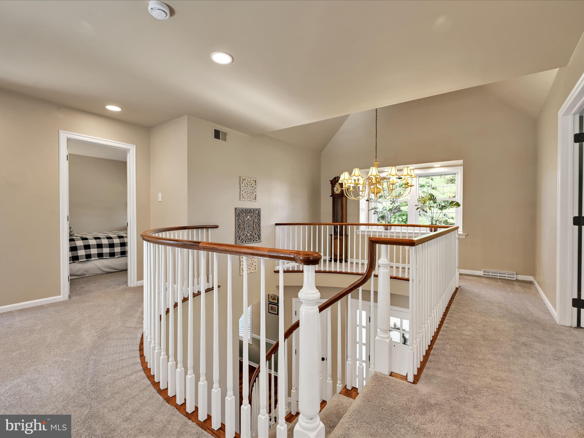 OKEHOCKING HILLS - Residential