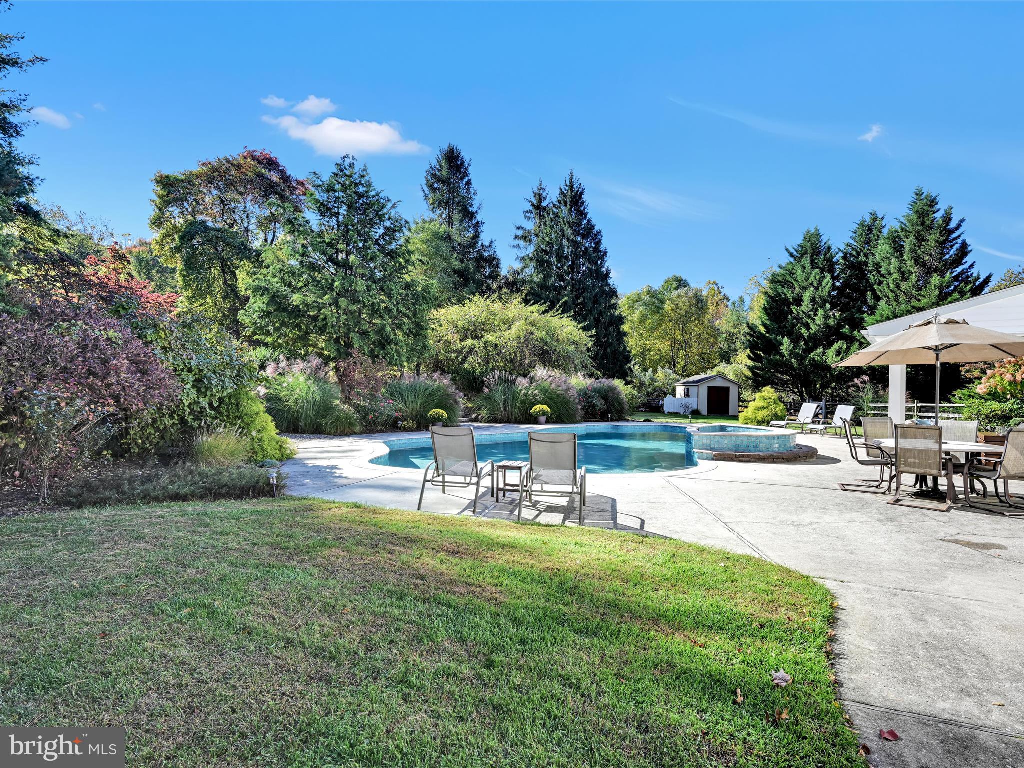 OKEHOCKING HILLS - Residential