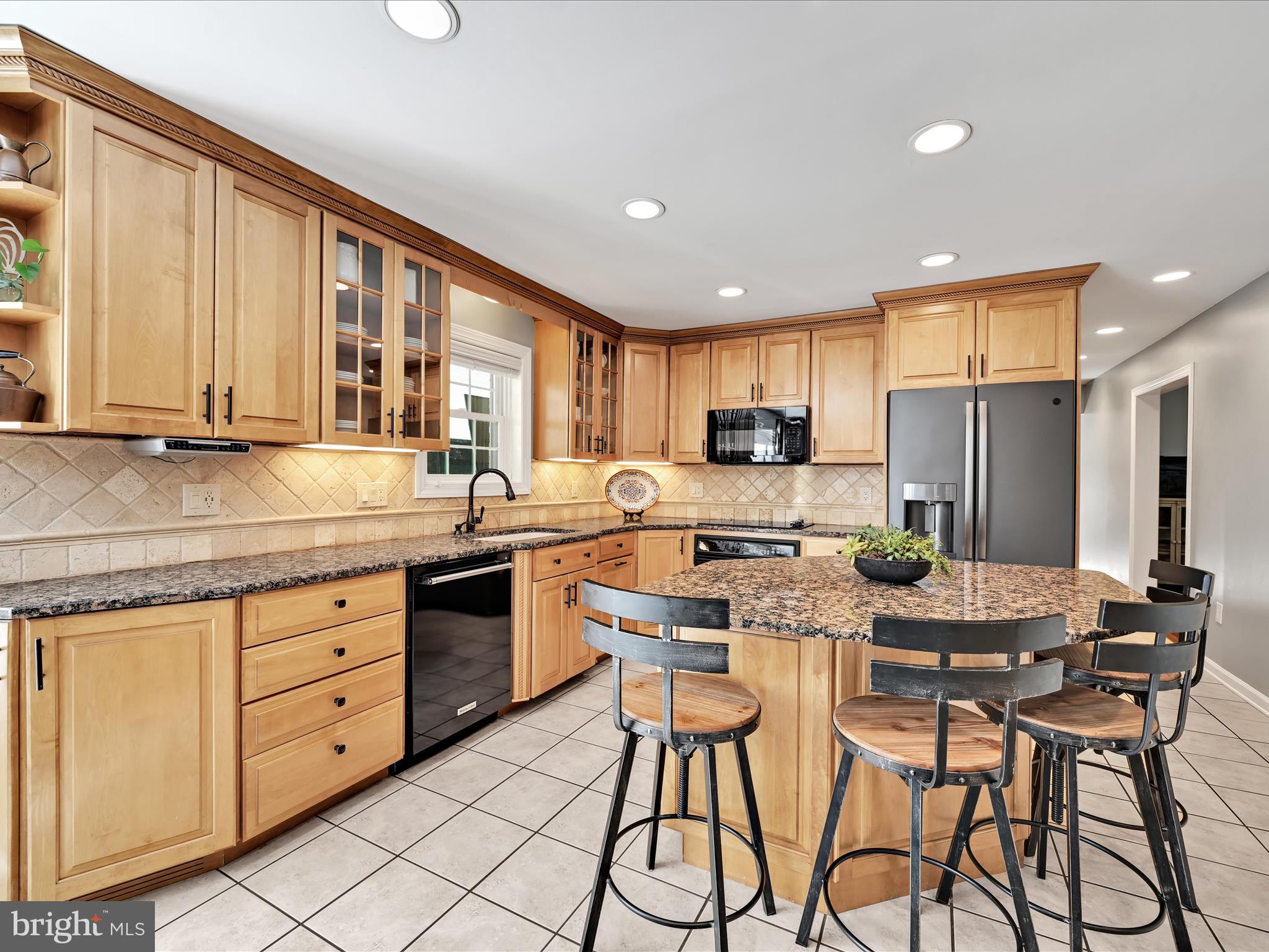 OKEHOCKING HILLS - Residential