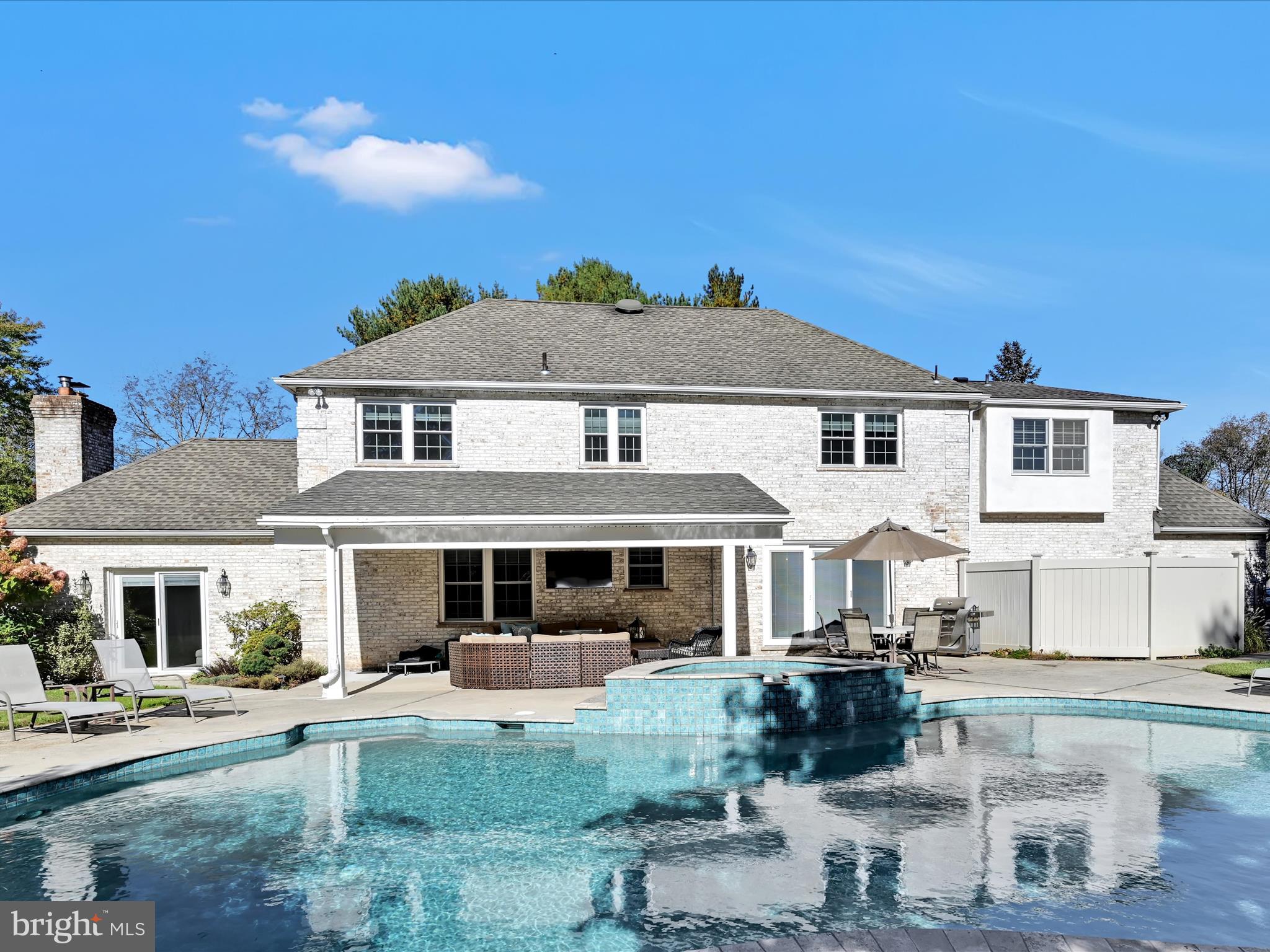 OKEHOCKING HILLS - Residential