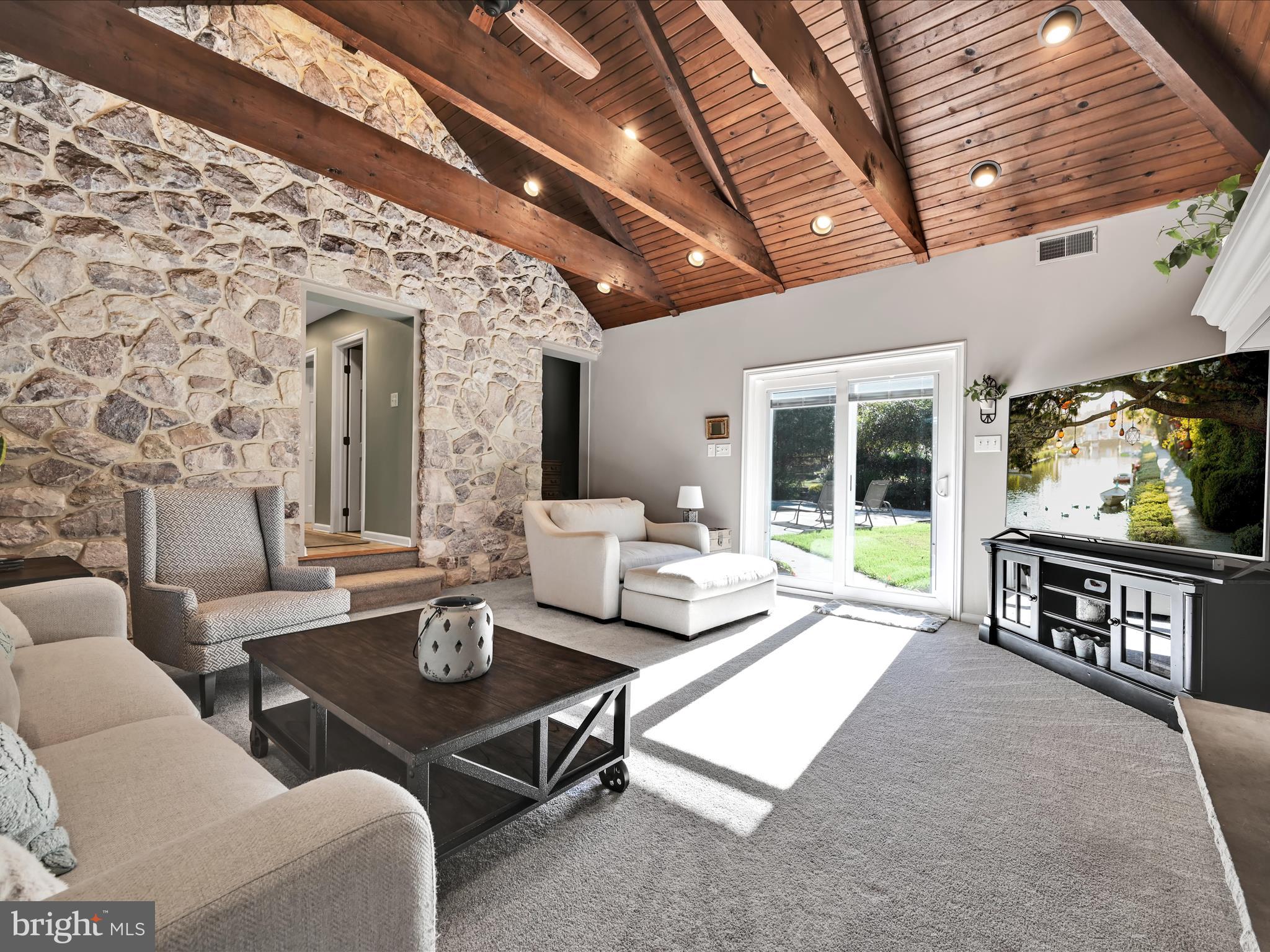 OKEHOCKING HILLS - Residential