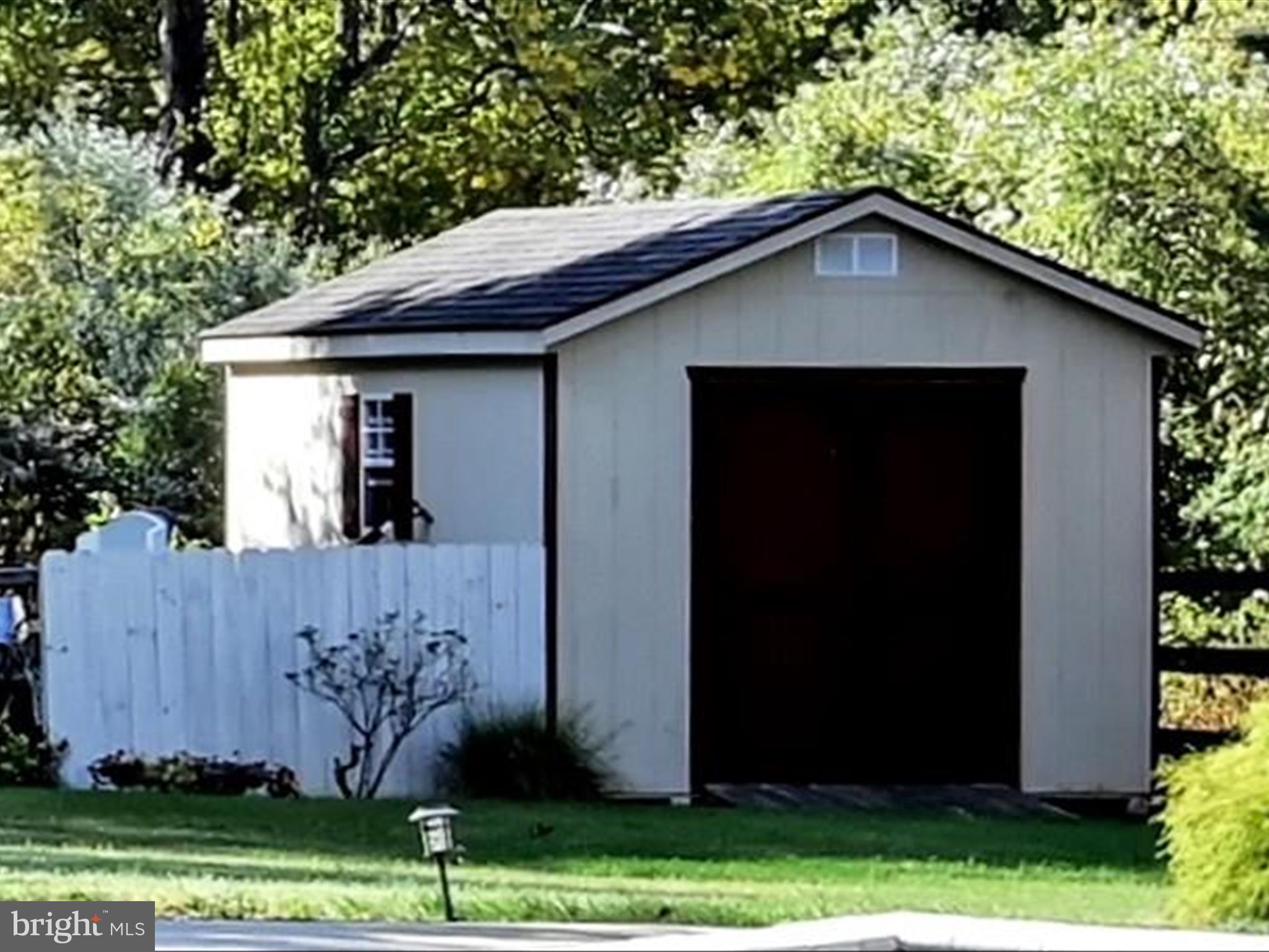OKEHOCKING HILLS - Residential