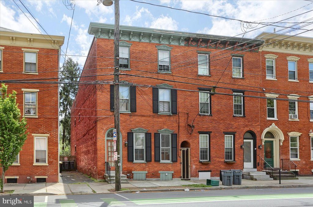 Photo of 150 E WALNUT ST, LANCASTER, PA 17602 (MLS # PALA2033016)