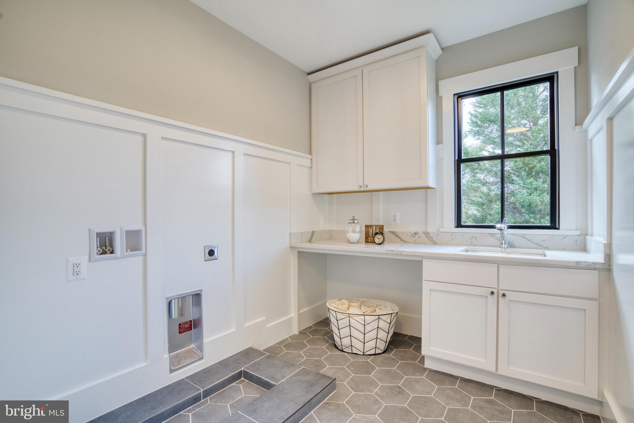 BROYHILLS MCLEAN ESTATES - Residential