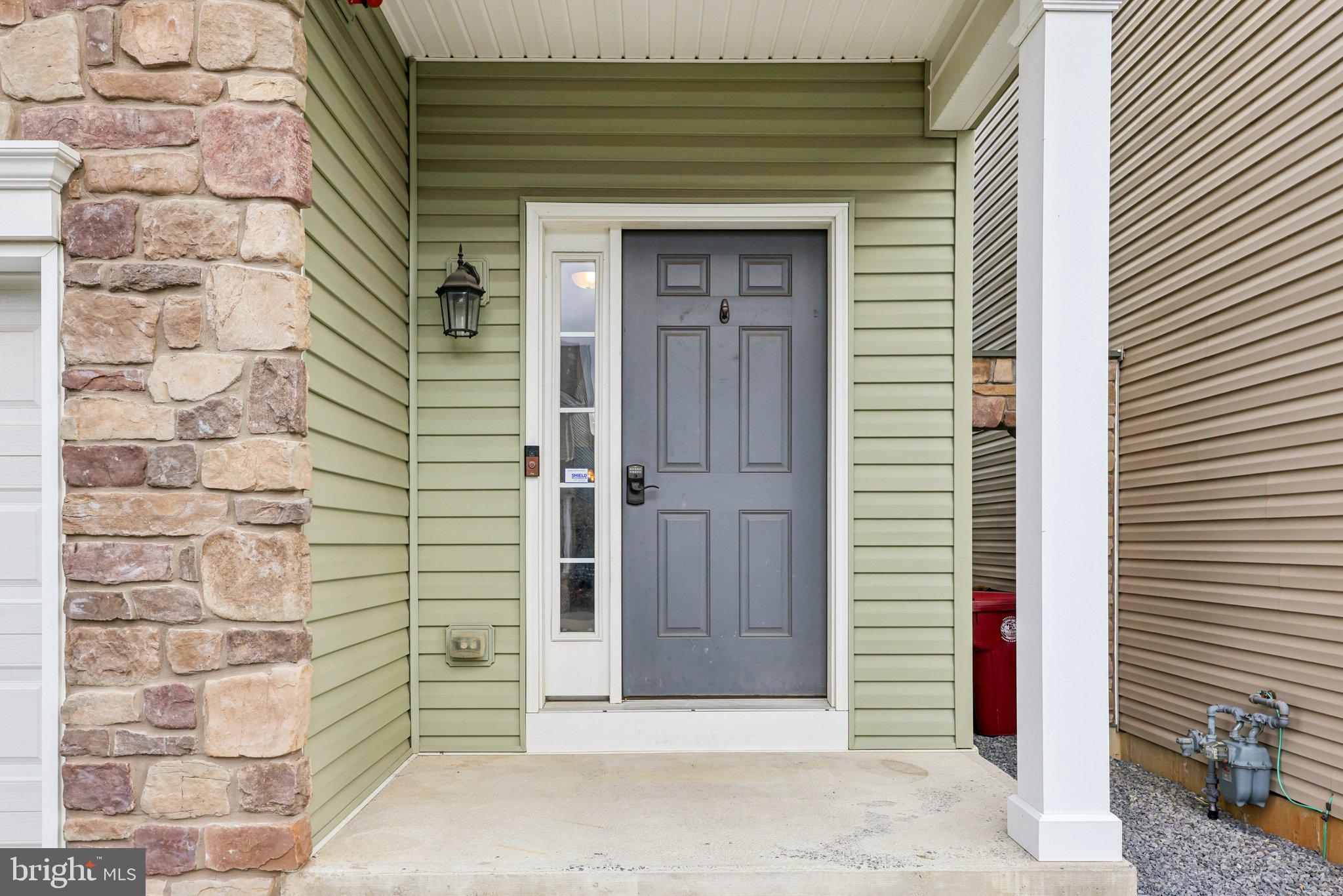 2201 HUNTINGTON LANE