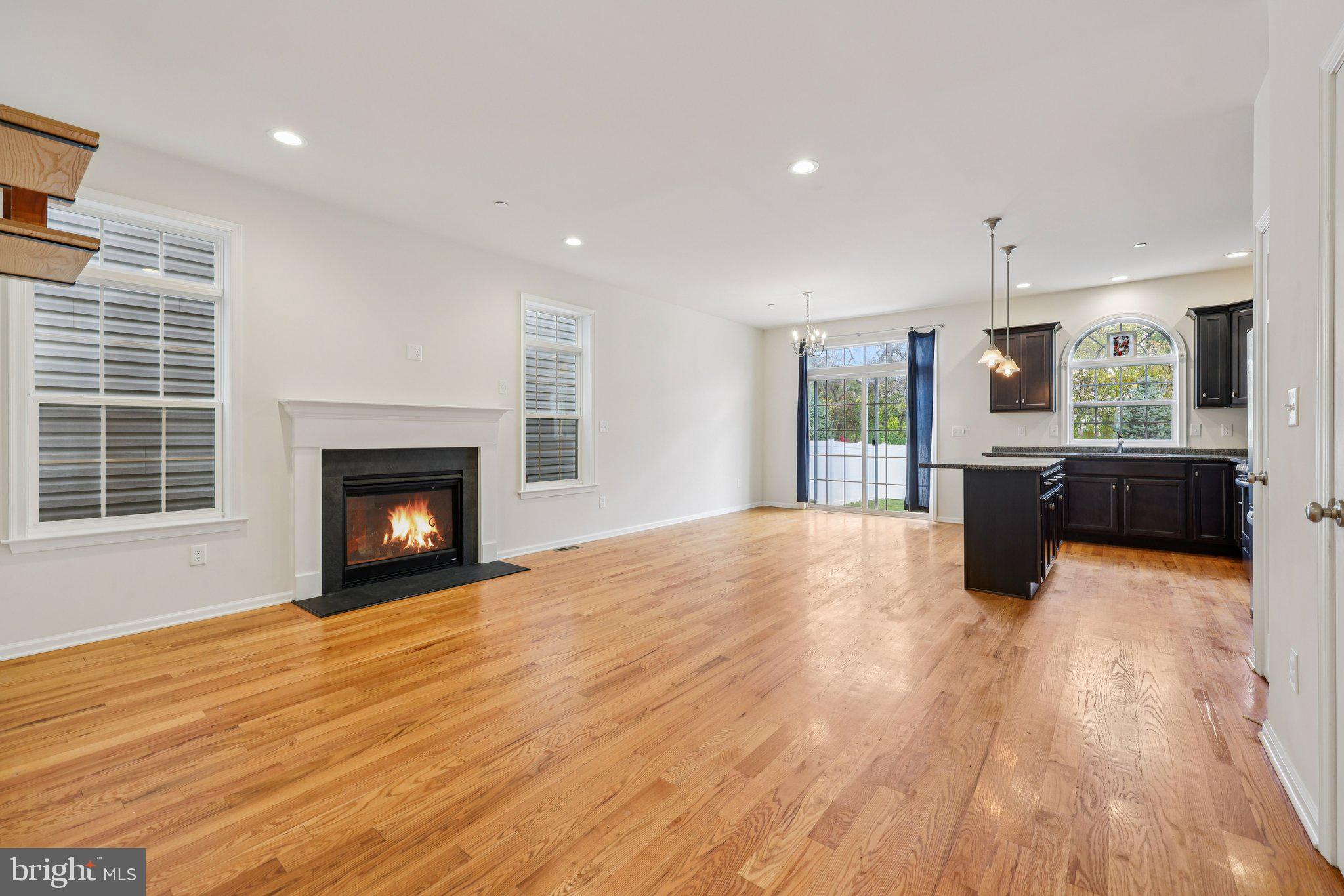 2201 HUNTINGTON LANE