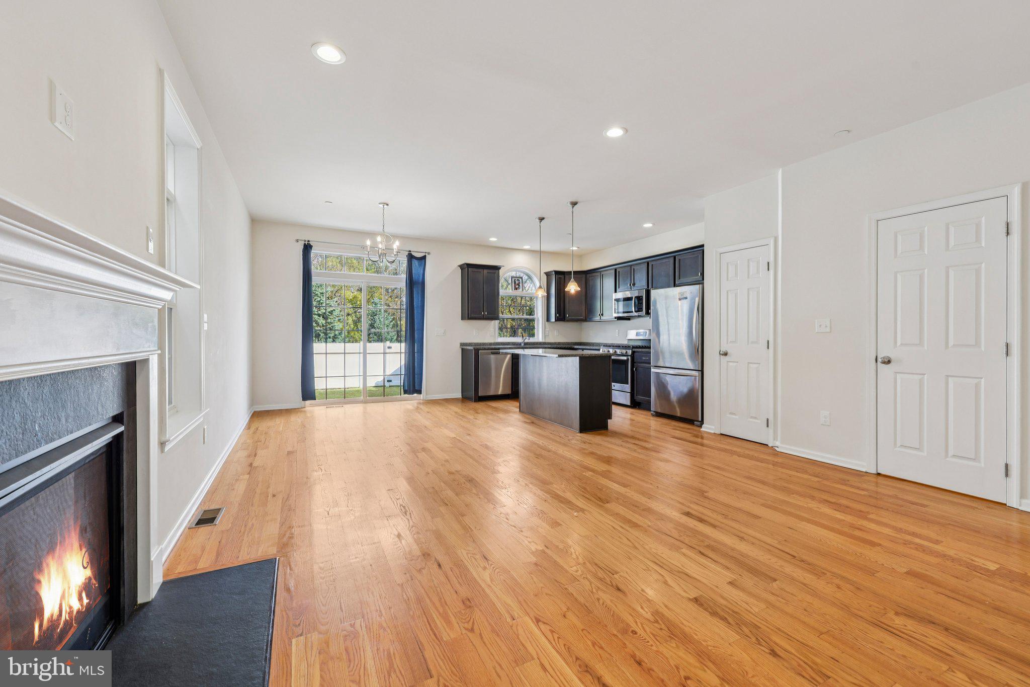 2201 HUNTINGTON LANE