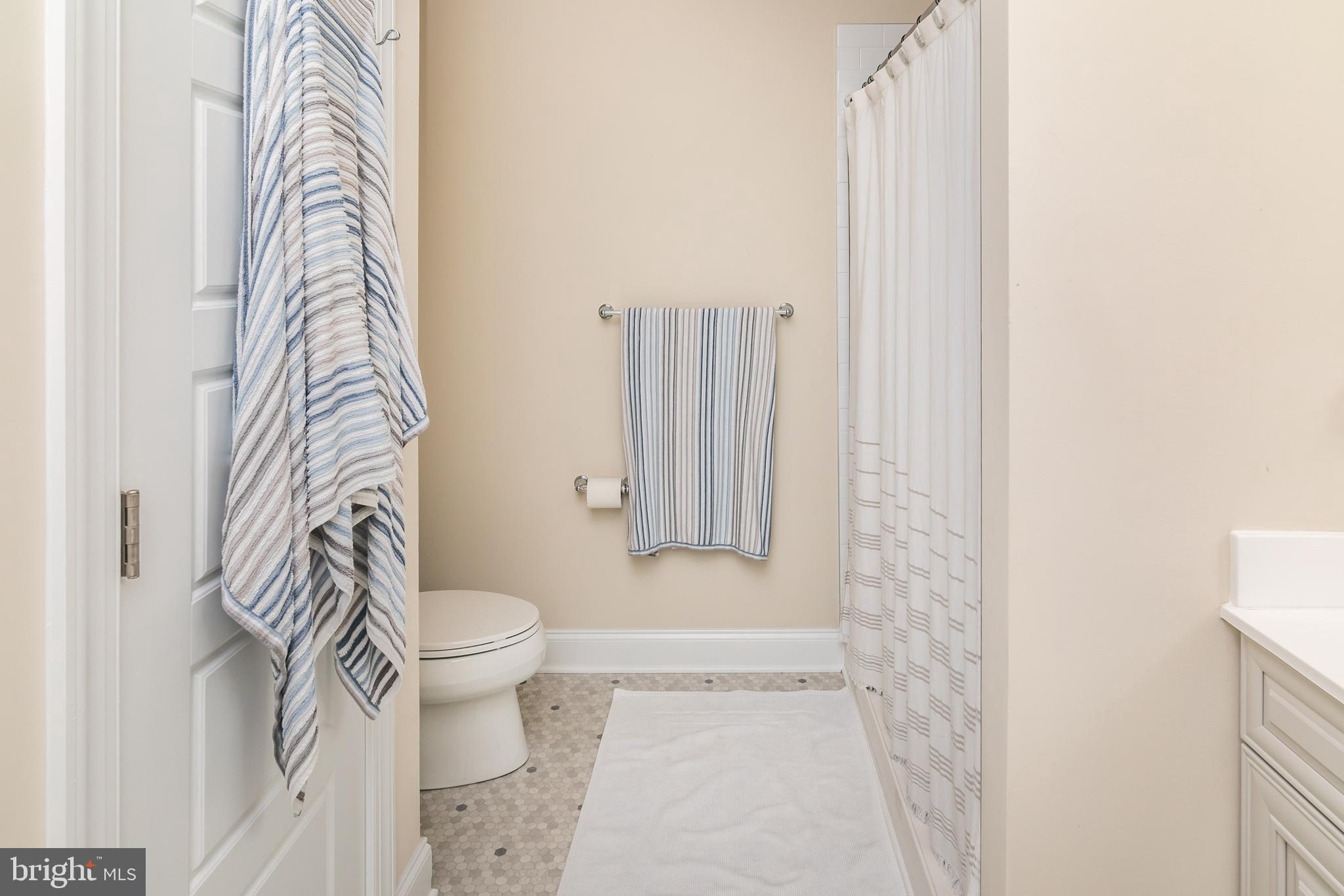 SALT POND - Residential
