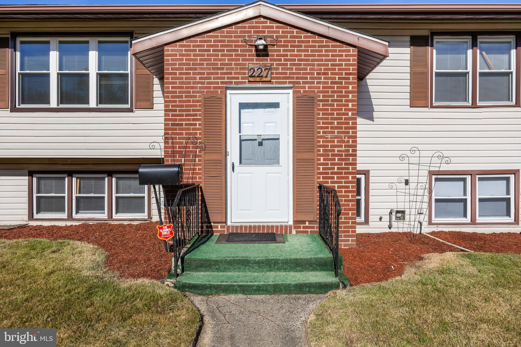 227 UNIVERSITY AVENUE