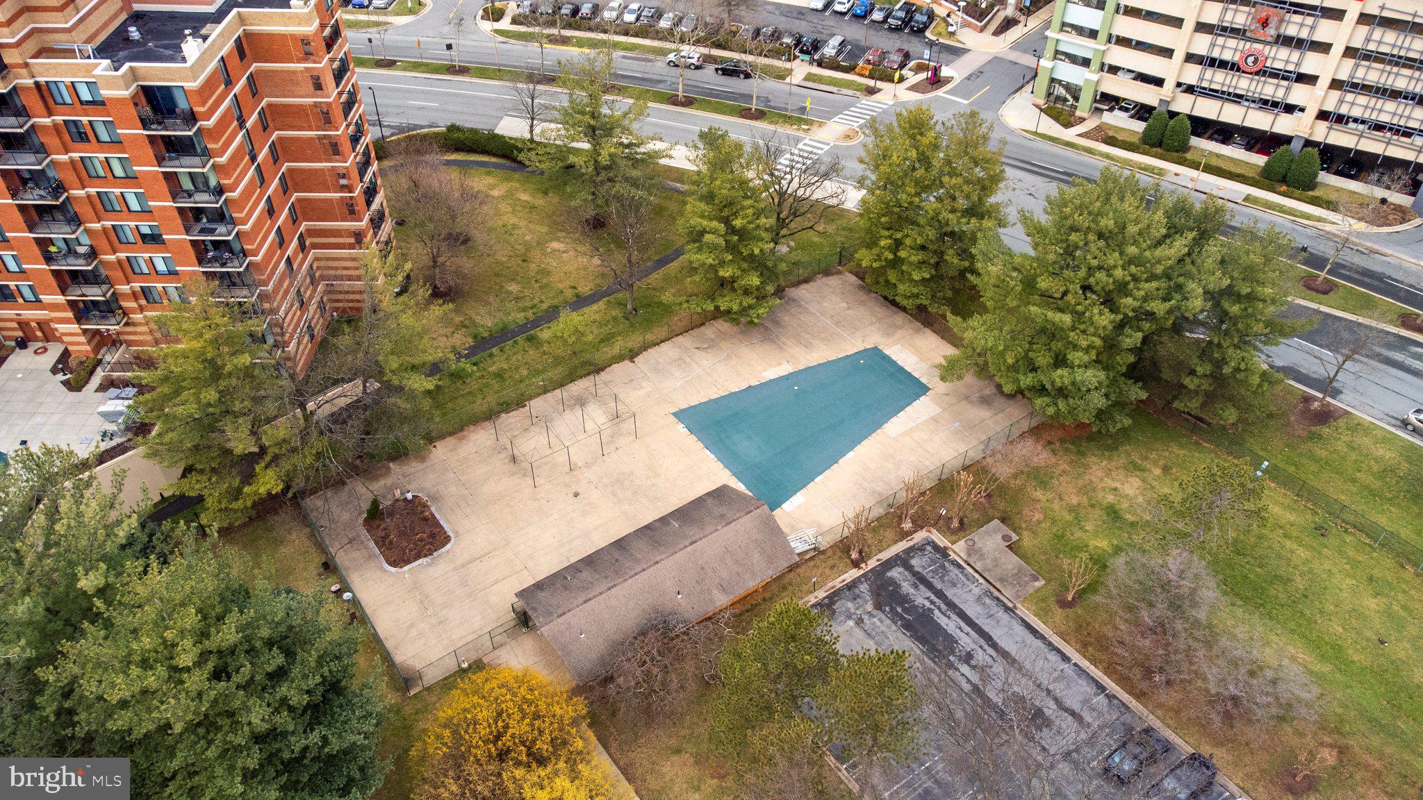 WASHINGTONIAN TOWER - Residential