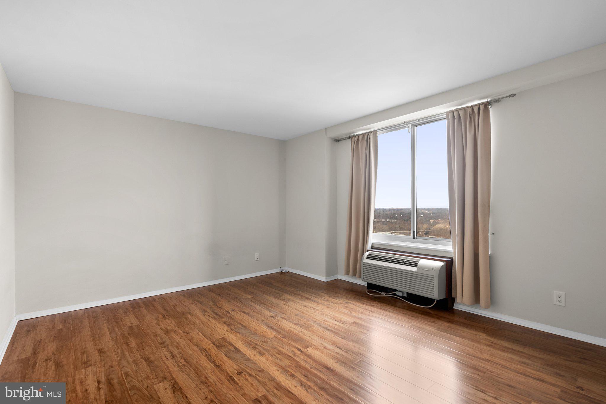 WASHINGTONIAN TOWER - Residential