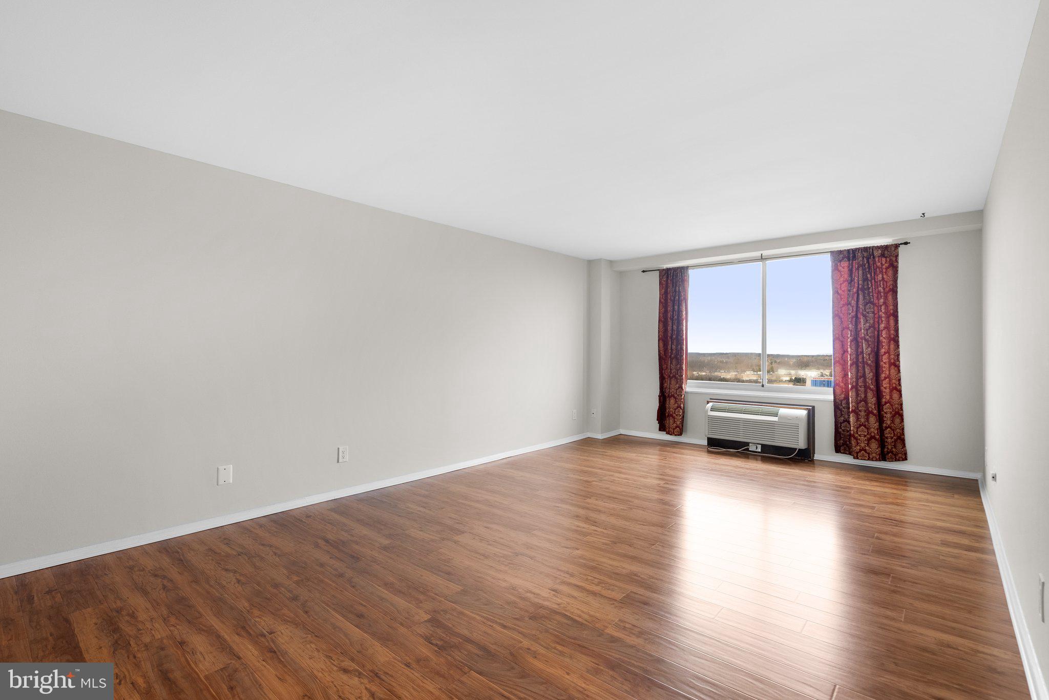 WASHINGTONIAN TOWER - Residential