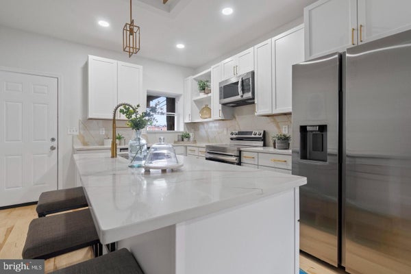 1049 N MILTON AVE, BALTIMORE, MD 21205 - Image dcee7c9a60b40392a912f8d0c7e80ea1/2115886549
