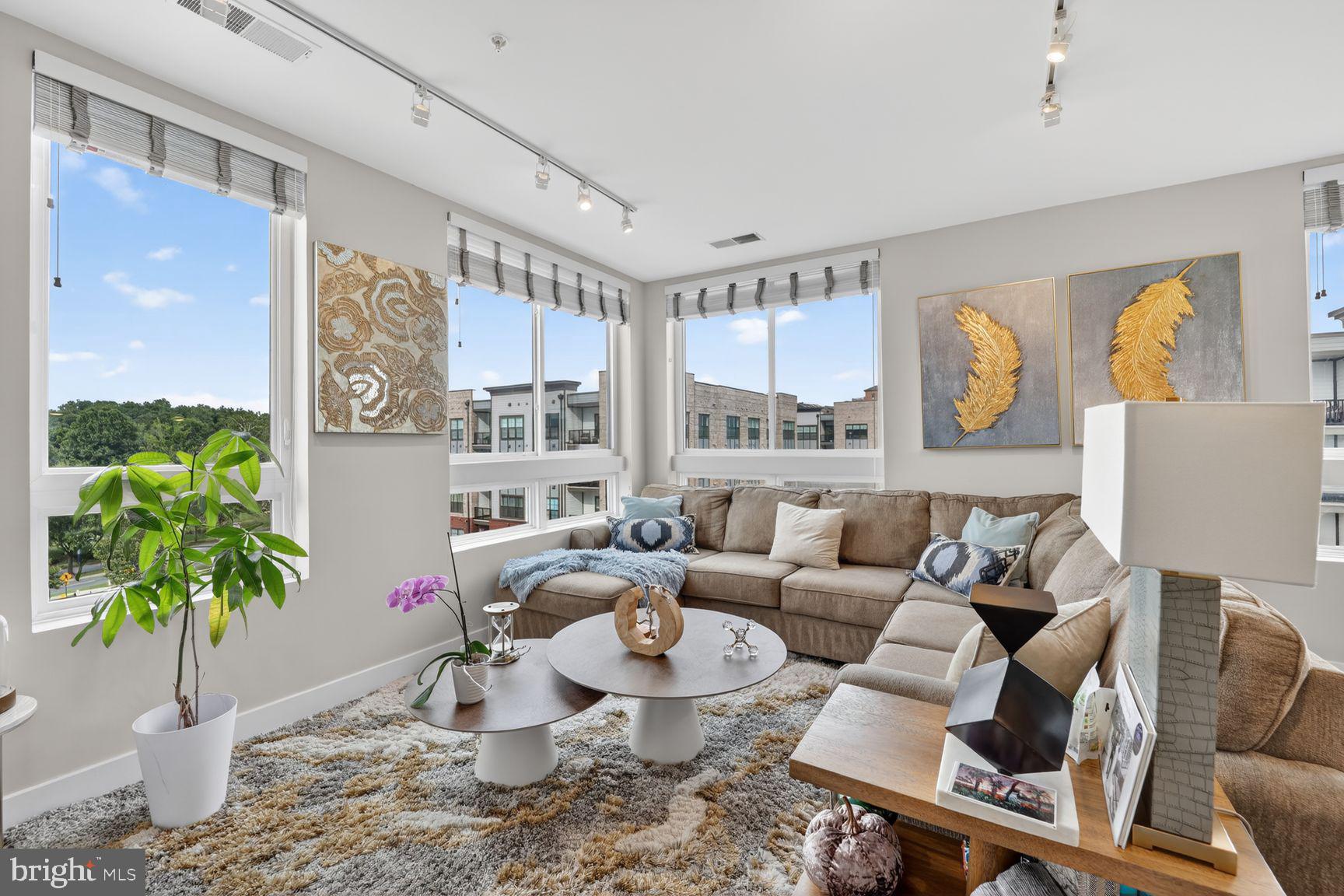 145 RIVERHAVEN DRIVE 503